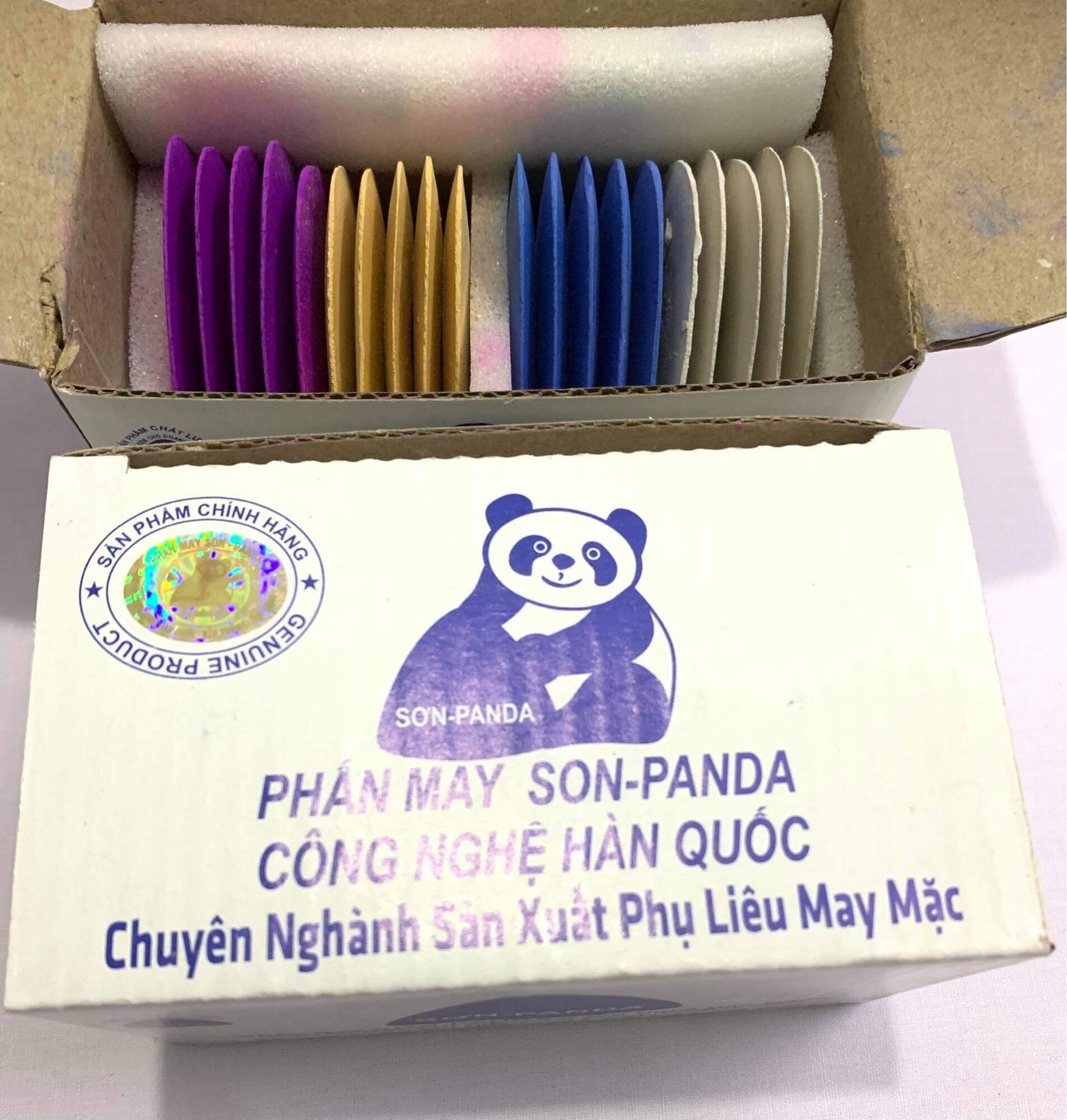Hộp phấn vẽ vải cắt may hiệu Panda 4 màu giá rẻ
