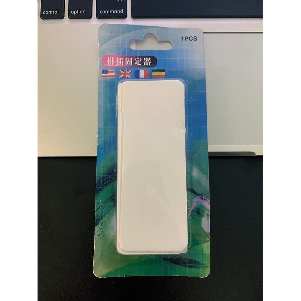 Miếng dán tường treo ổ cắm điện, modem, wifi.