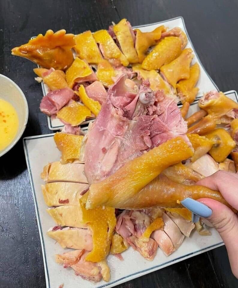 1 con Gà ủ muối hoa tiêu (2 khay) GIAO LIỀN