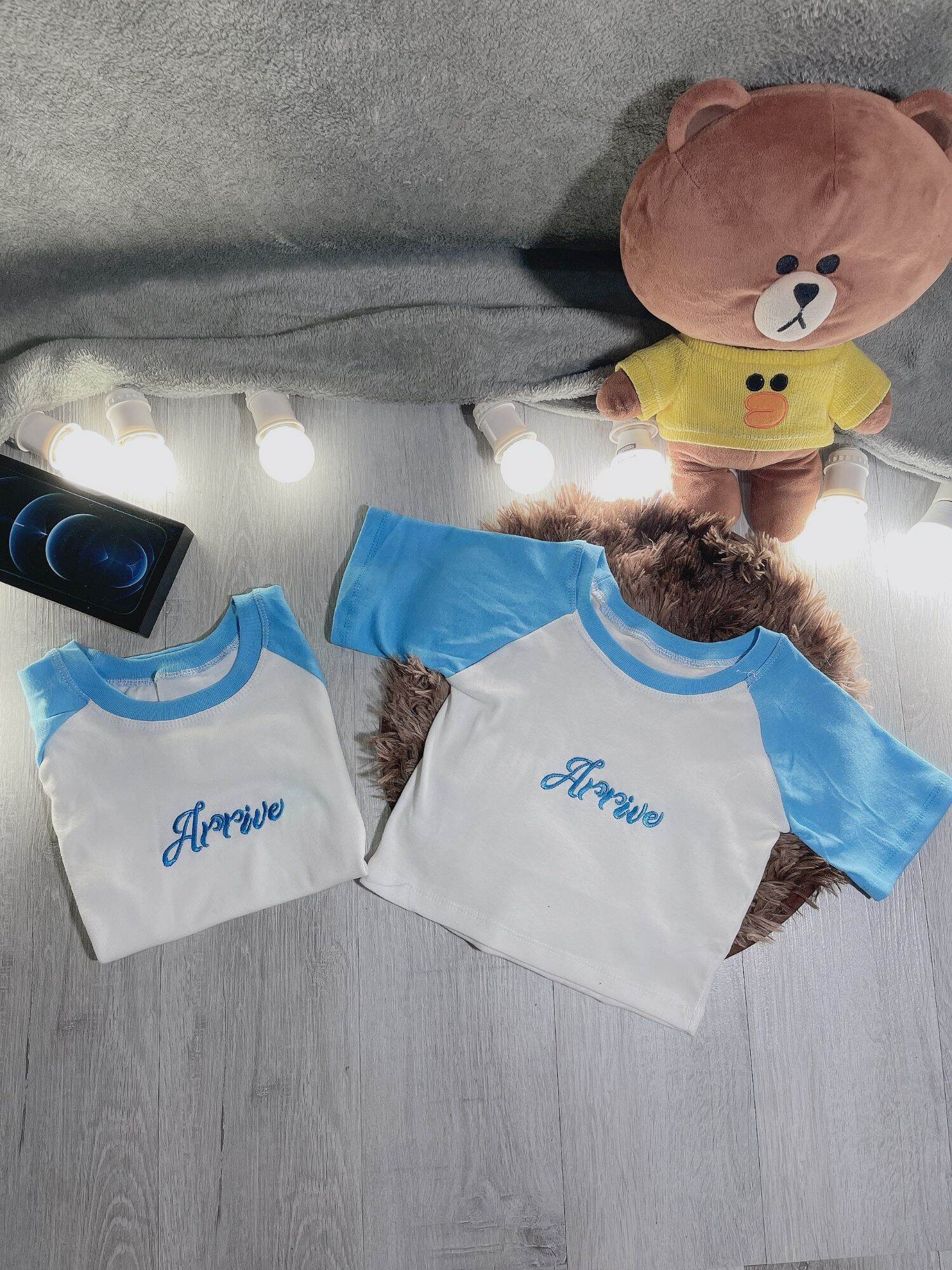 Áo croptop phối tay thêu chữ xanh ảnh thật
