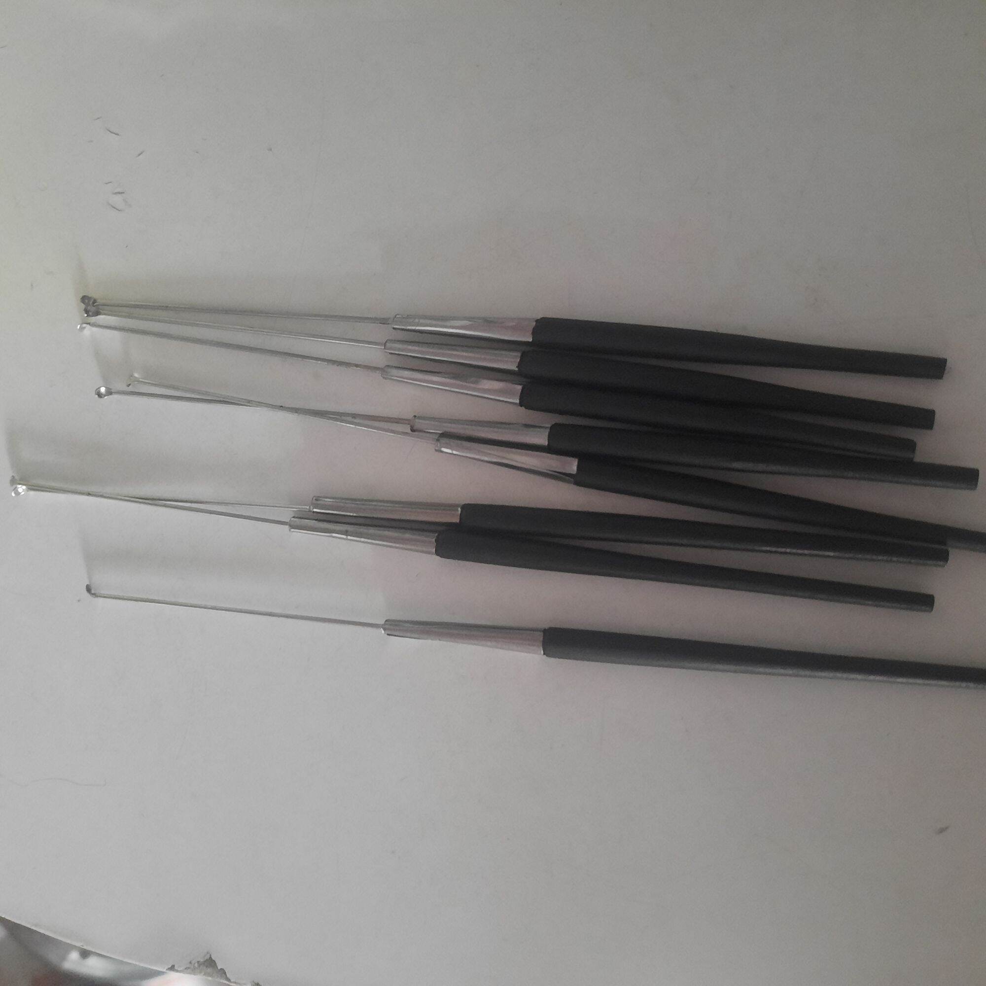 Cây móc ráy tai cán gỗ màu đen