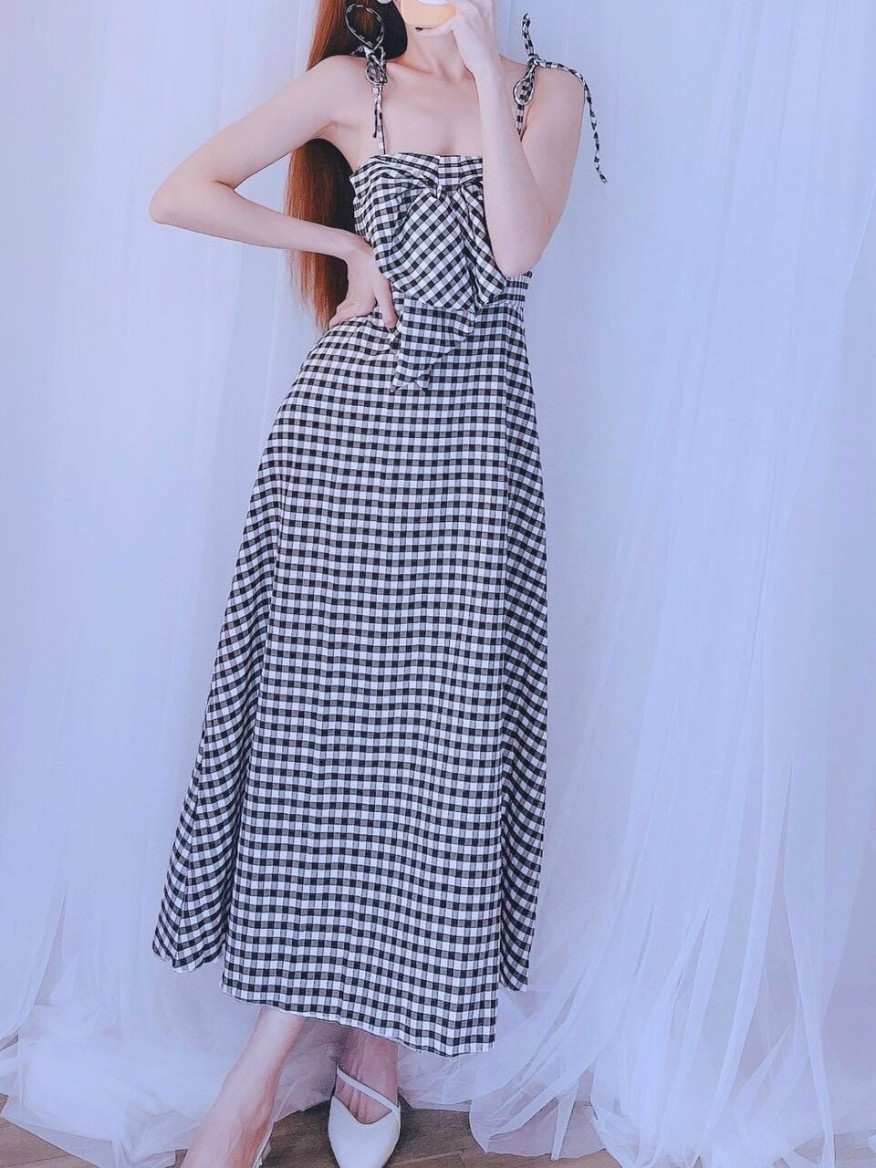 Đầm hai dây caro cột vai có nơ ngực chất vải lụa