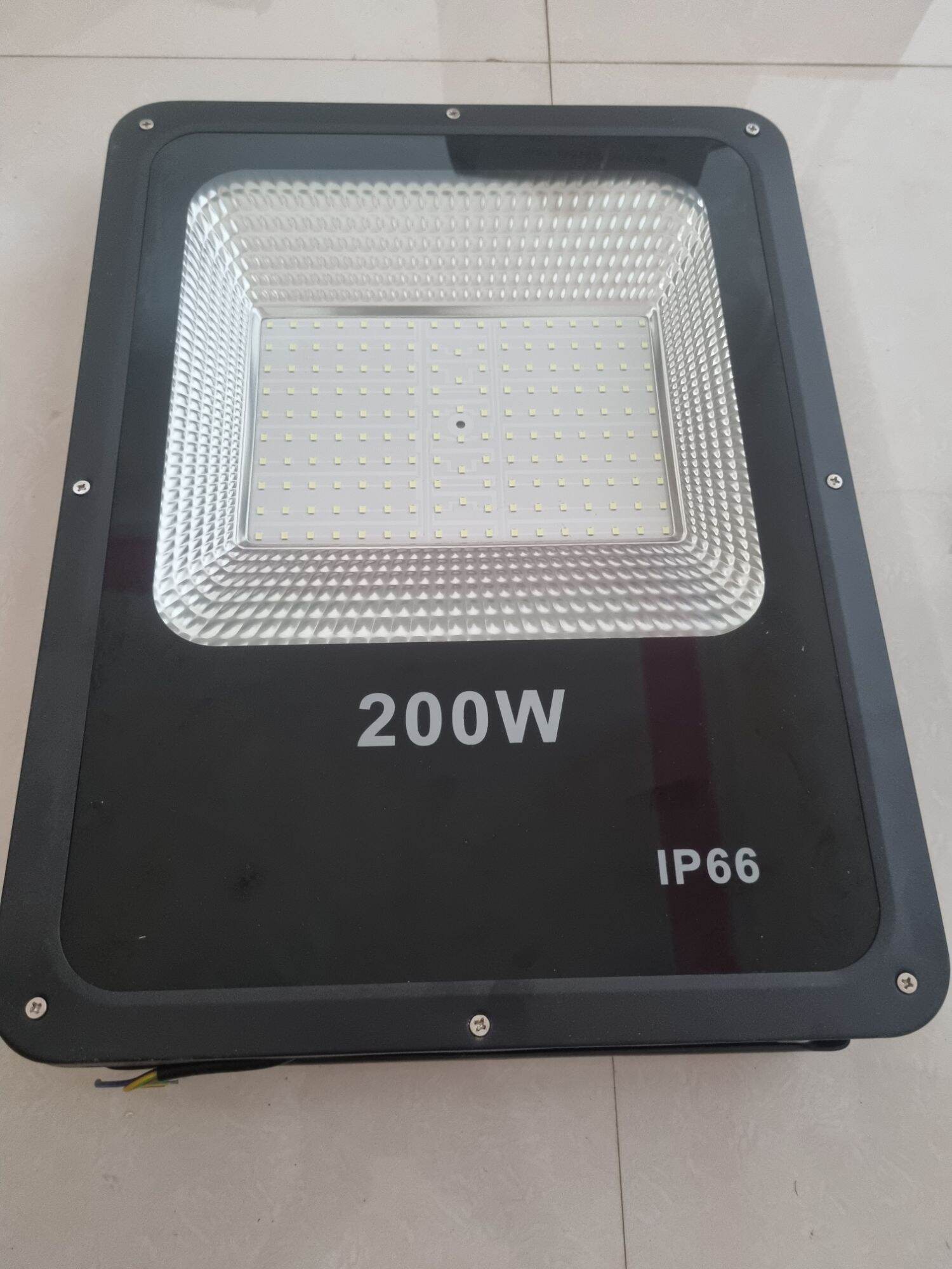 Đèn pha led hạt 200w 220v ac ás trắng siêu sáng/ chất lượng ip66 vỏ nhôm đen phay tan nhiệt