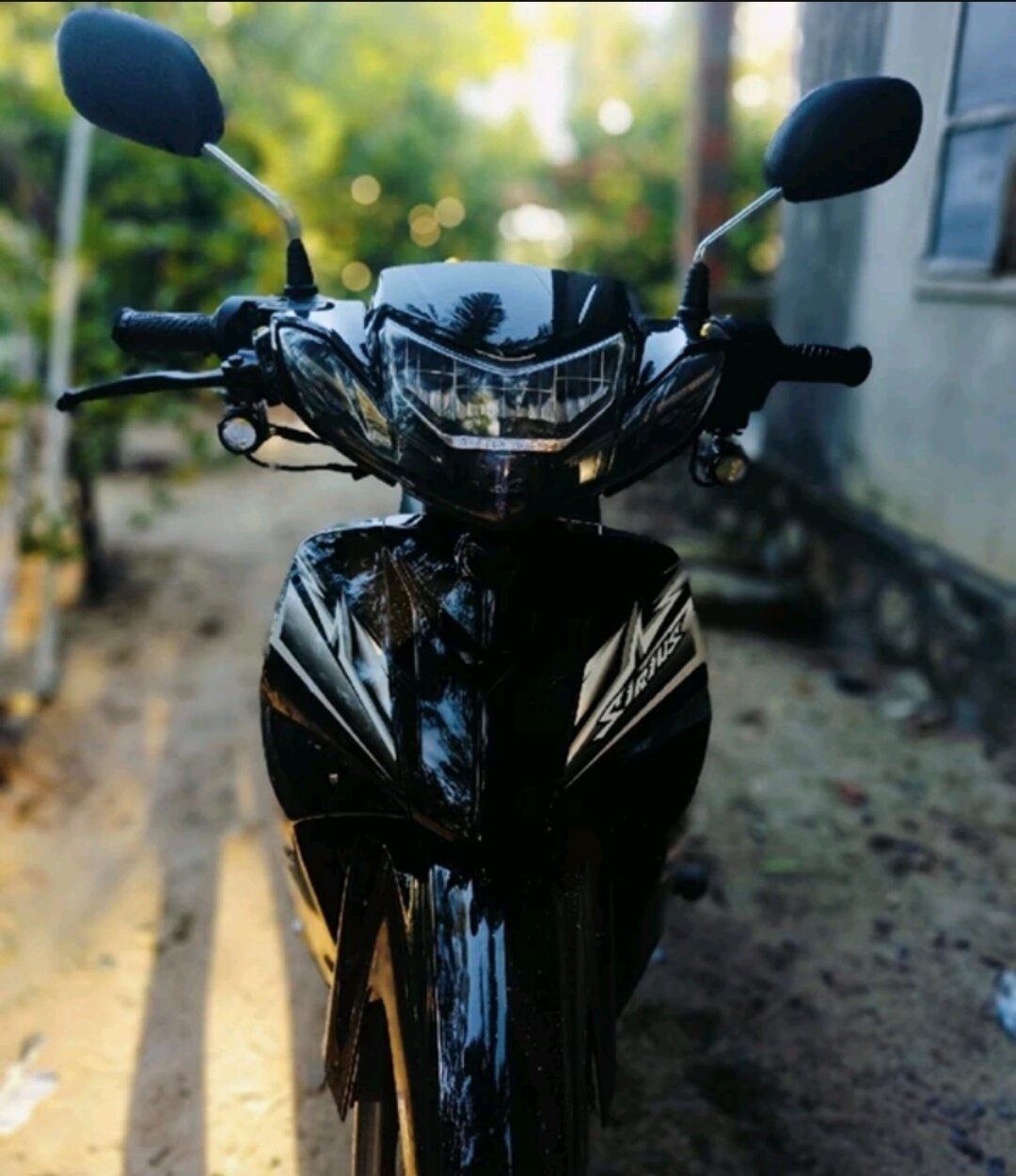 Cặp gương chiếu hậu kiểu YAMAHA SPARK màu đen.