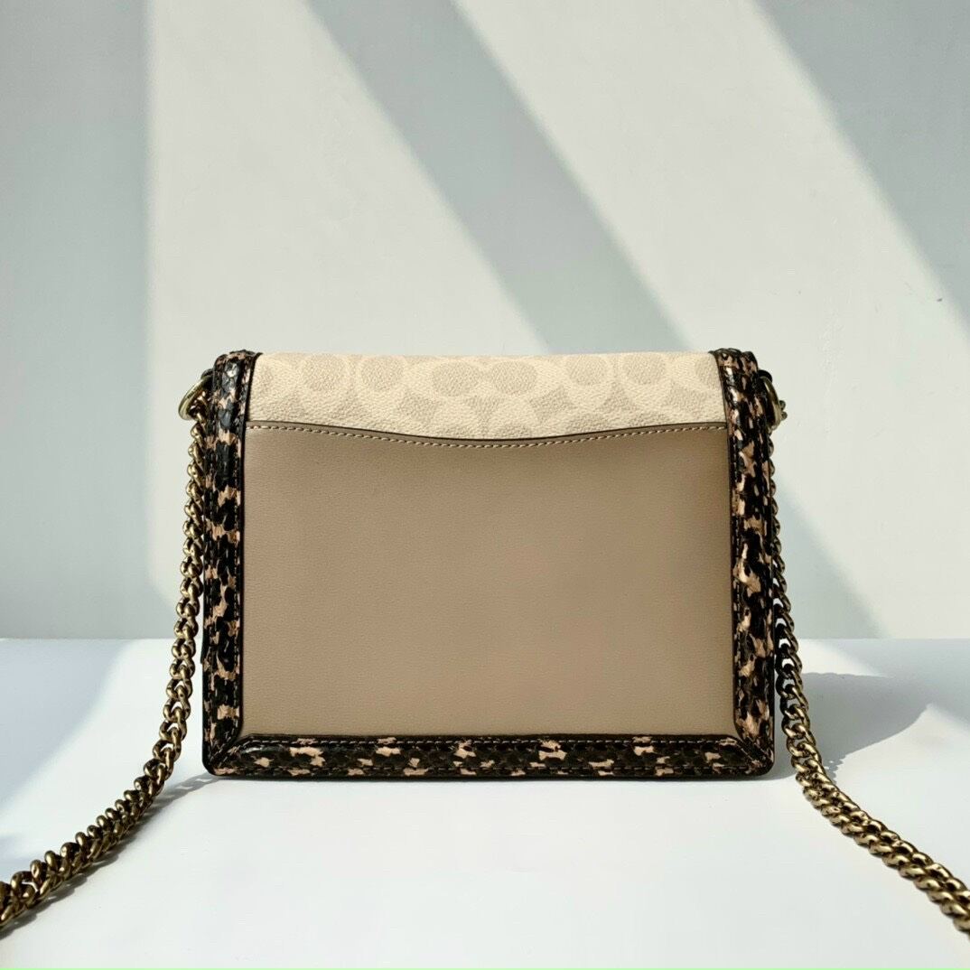 Túi C🅾️ACH HUTTON SHOULDER BAG siêu sang chảnh