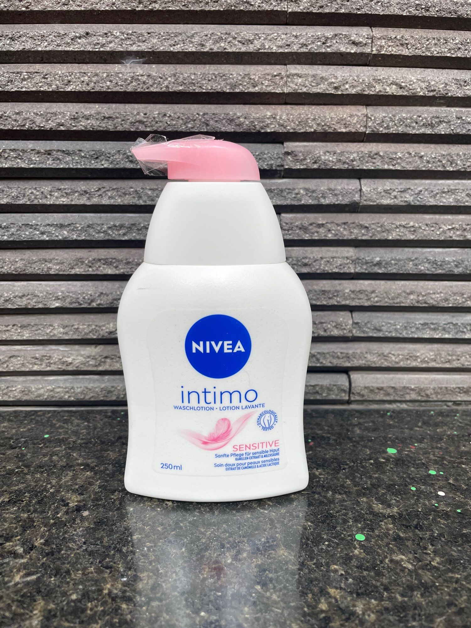 Hàng Đức DUNG DỊCH VỆ SINH PHỤ NỮ NIVEA INTIMO 250ml
