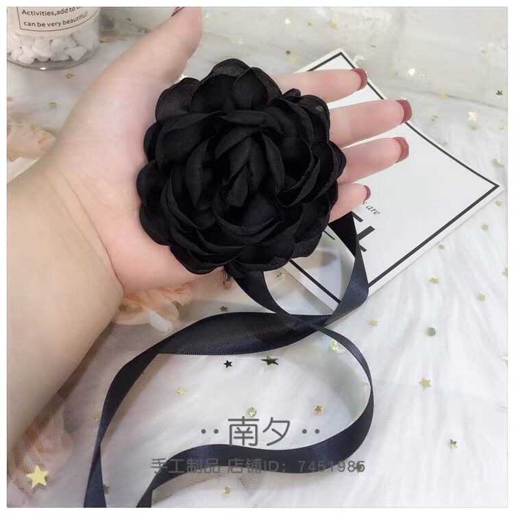 Vòng cổ hoa buộc nơ