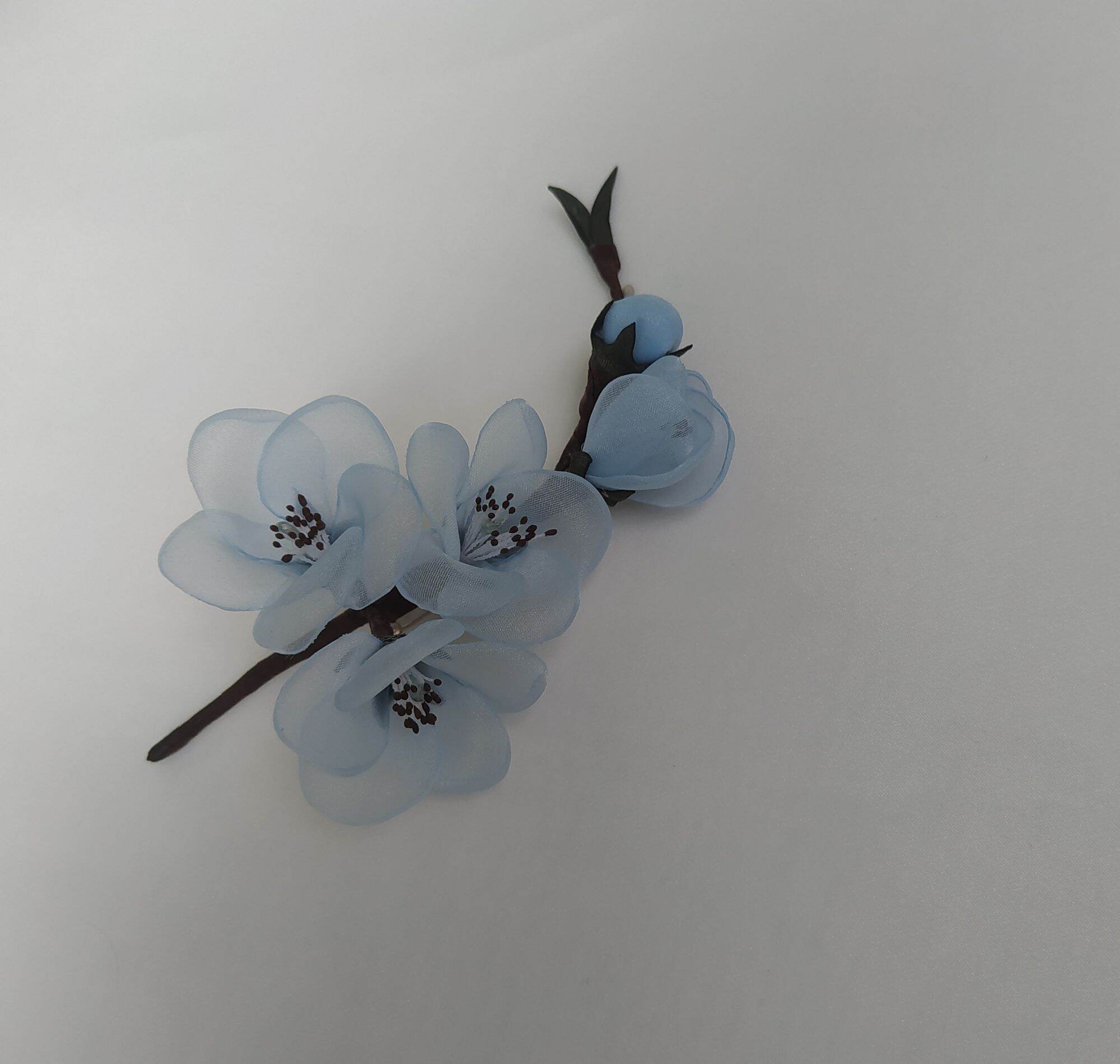 Chùm hoa đào cài áo handmade Canto màu xanh biển