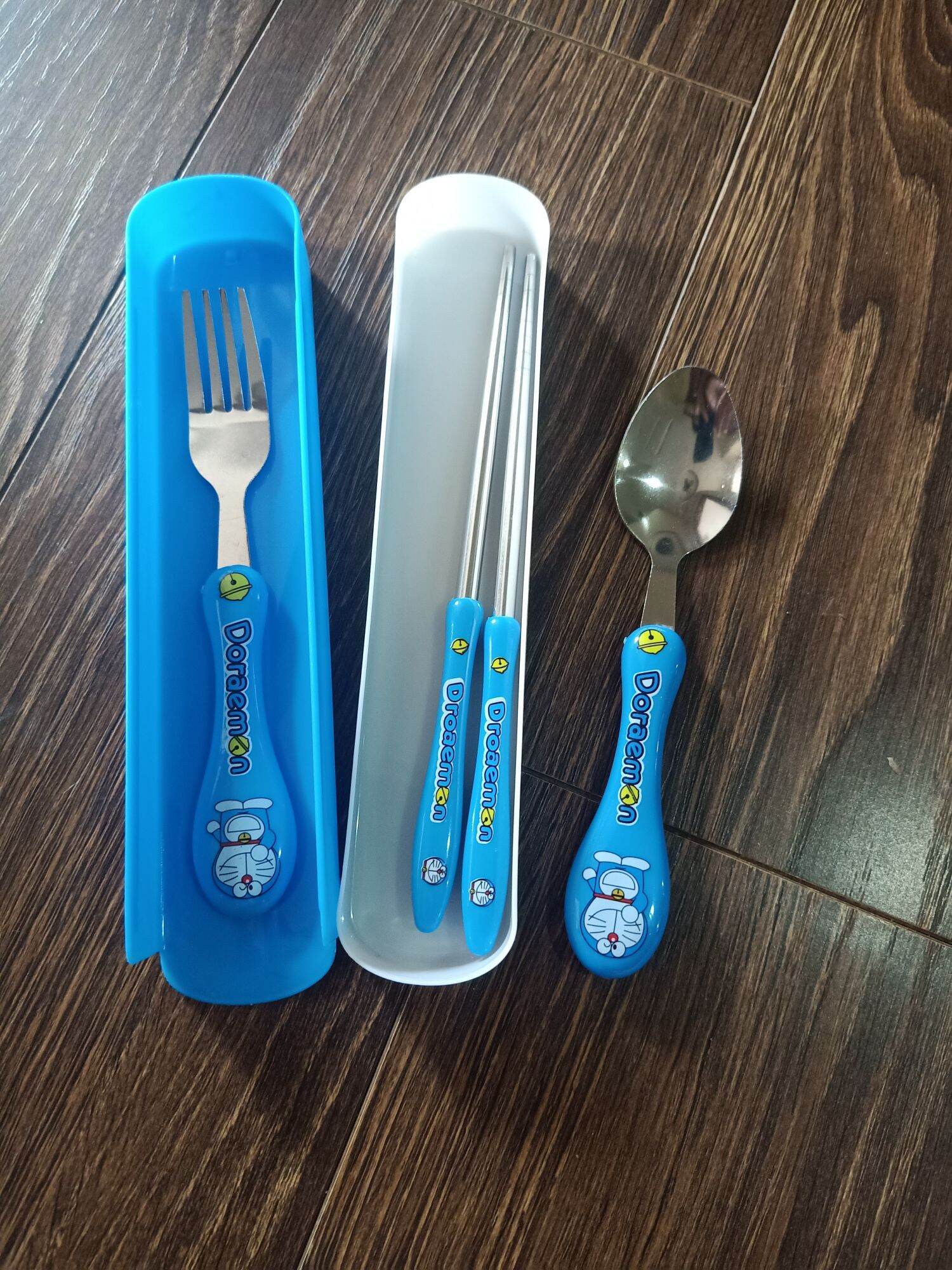 Sét 3 sản phẩm đũa, thìa, dĩa tập ăn cho bé, hình Doraemon