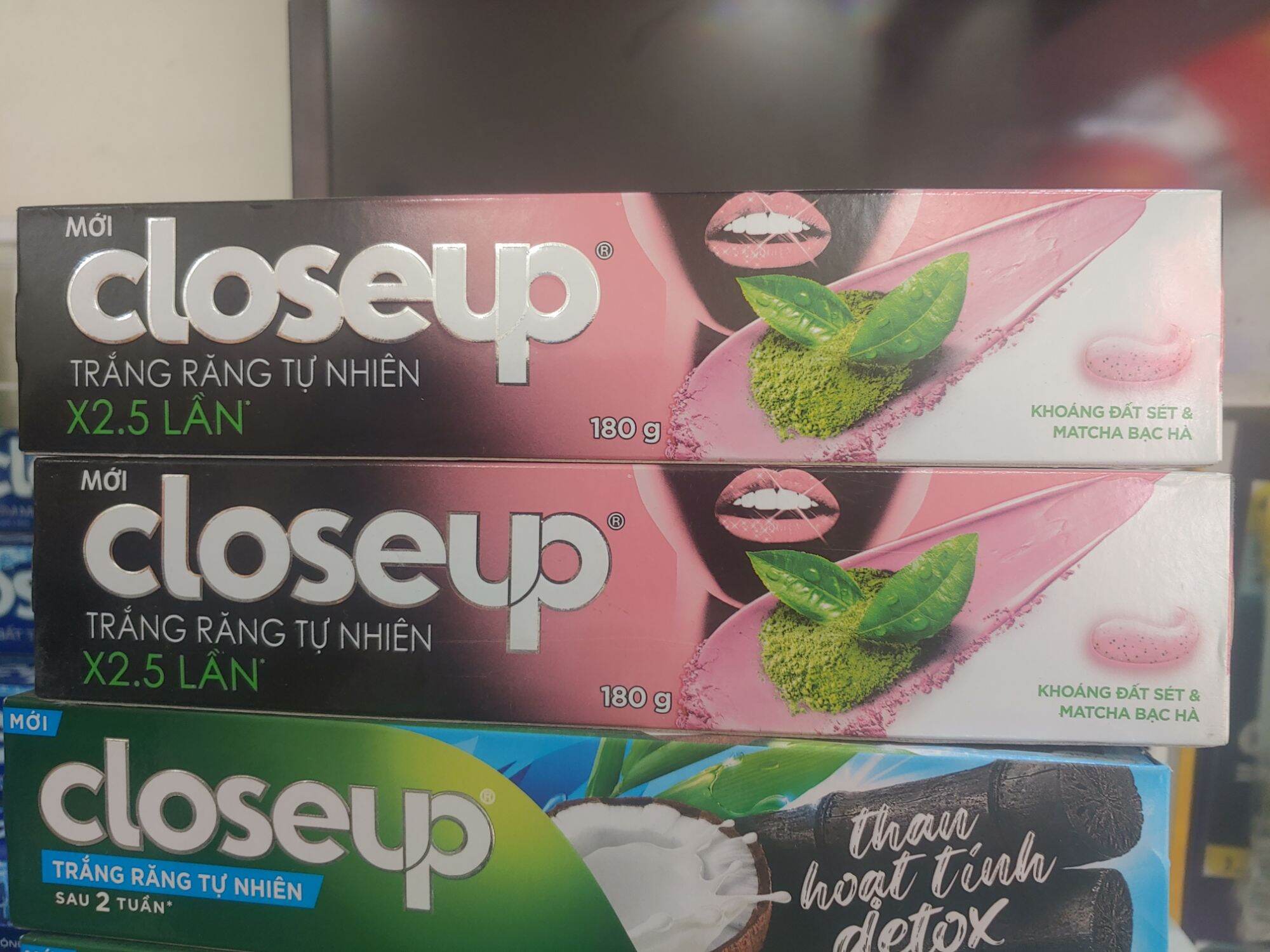 Kem đánh răng Closeup dừa 180g