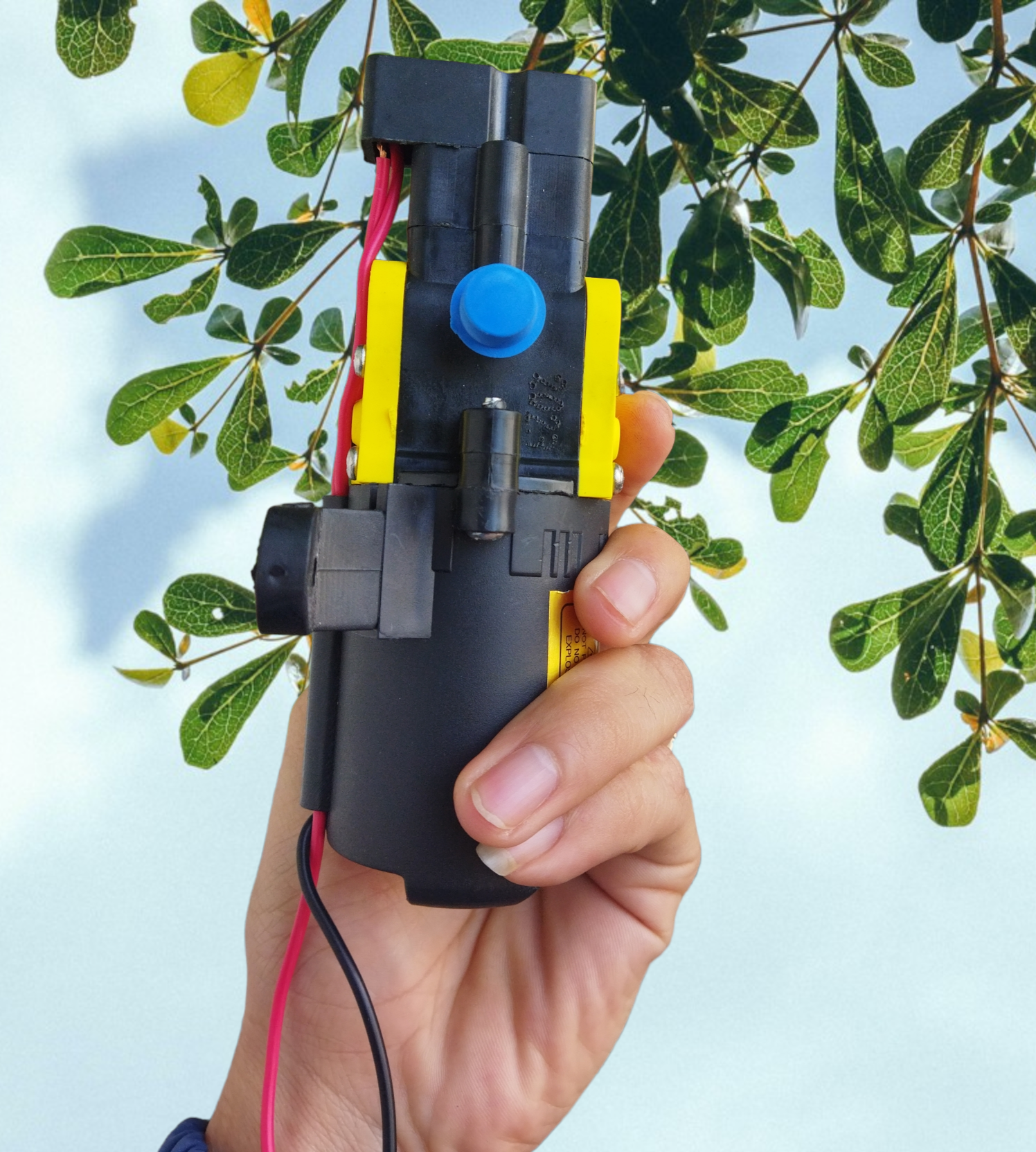 máy bơm  lắp bình phun thuốc trừ sâu mini 12v .