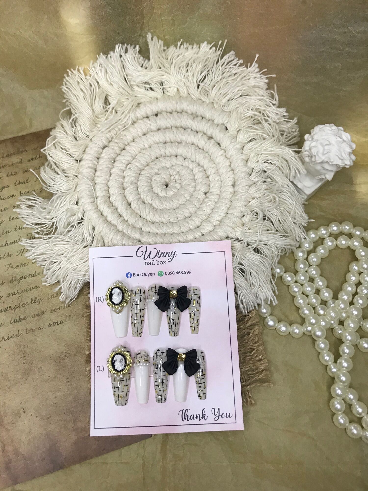 Nailbox móng up móng giả trắng đen kẻ dạ