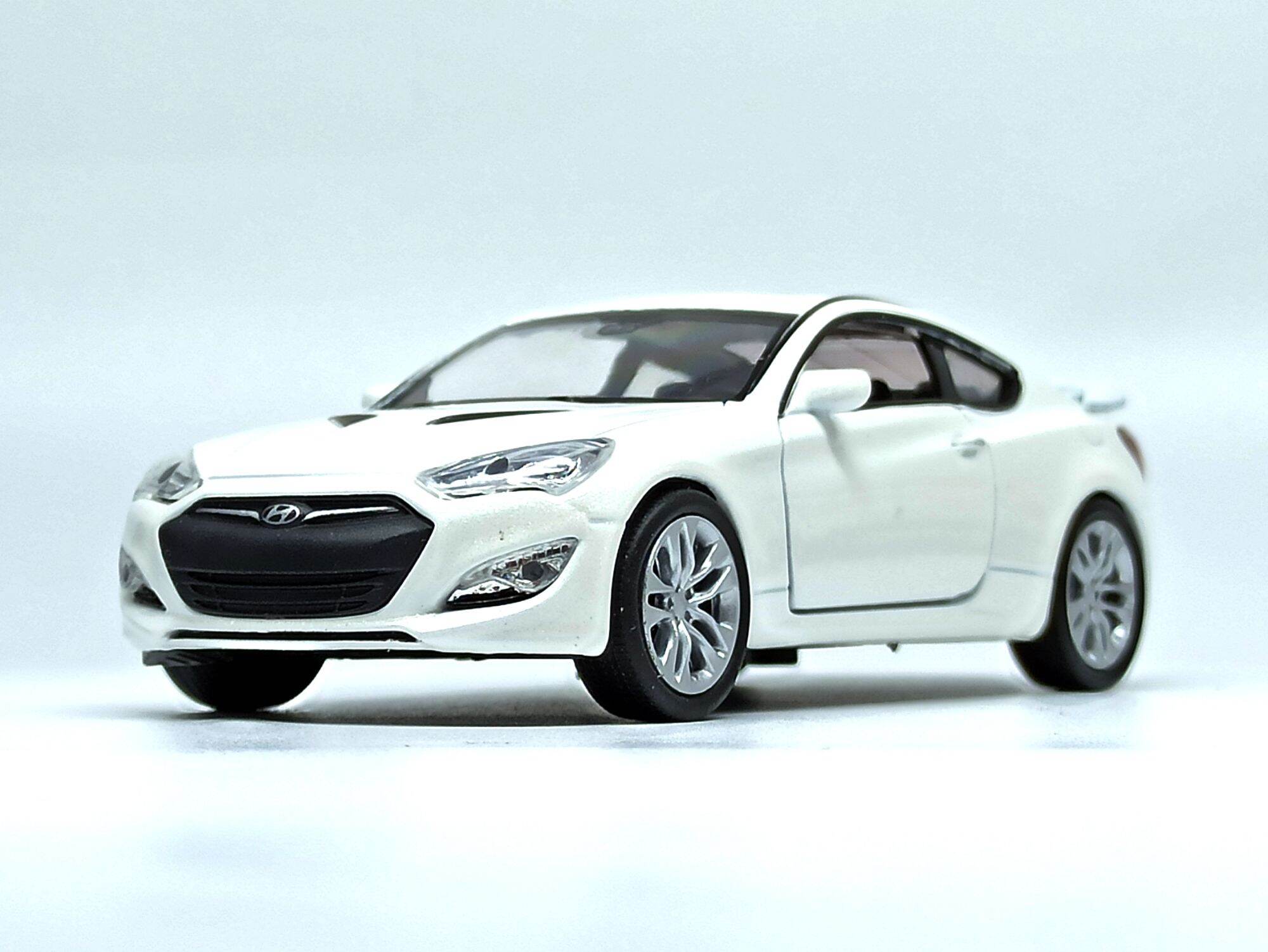 Hyundai Genesis 20 turrbo thể thao 2 cửa đồ chơi nhiều 2010  genesis 20  turrbo thể