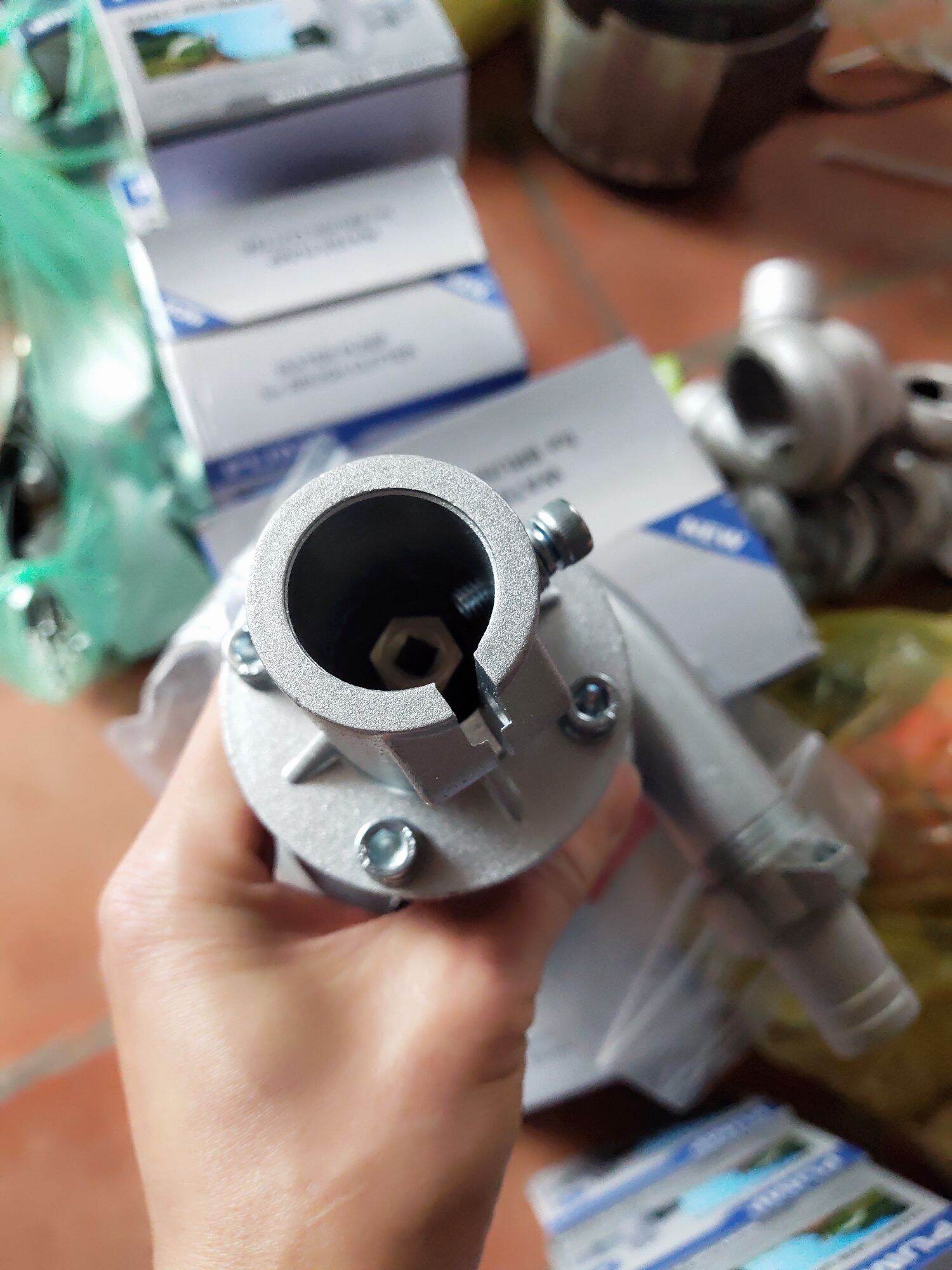 đầu bơm nước gắn máy cắt cỏ