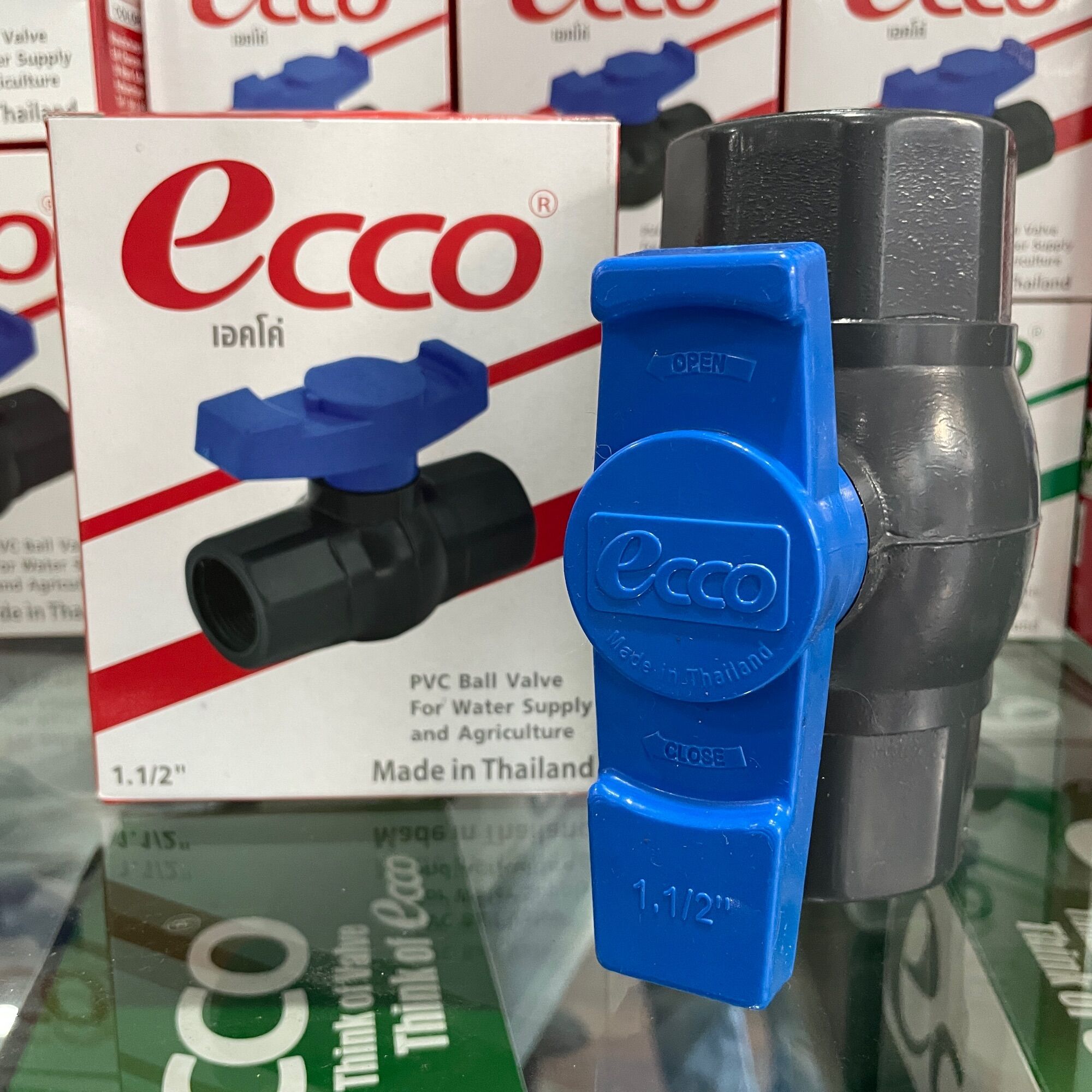 Van khóa nước ECCO phi 49 có ren trong nhập khẩu từ Thái Lan