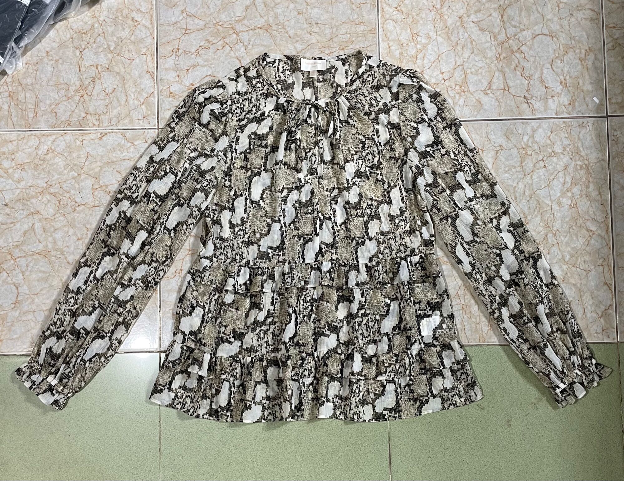 Áo Feather & Bone Dư Xịn Cổ Cột Nơ Tay Bồng Sang Size S ( Có Sẵn )