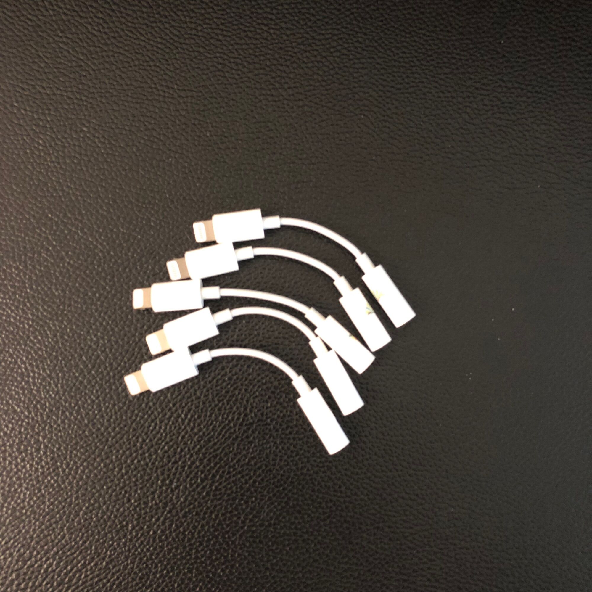 Jack chuyển cổng ligtning sang 3.5 dùng cho ip
