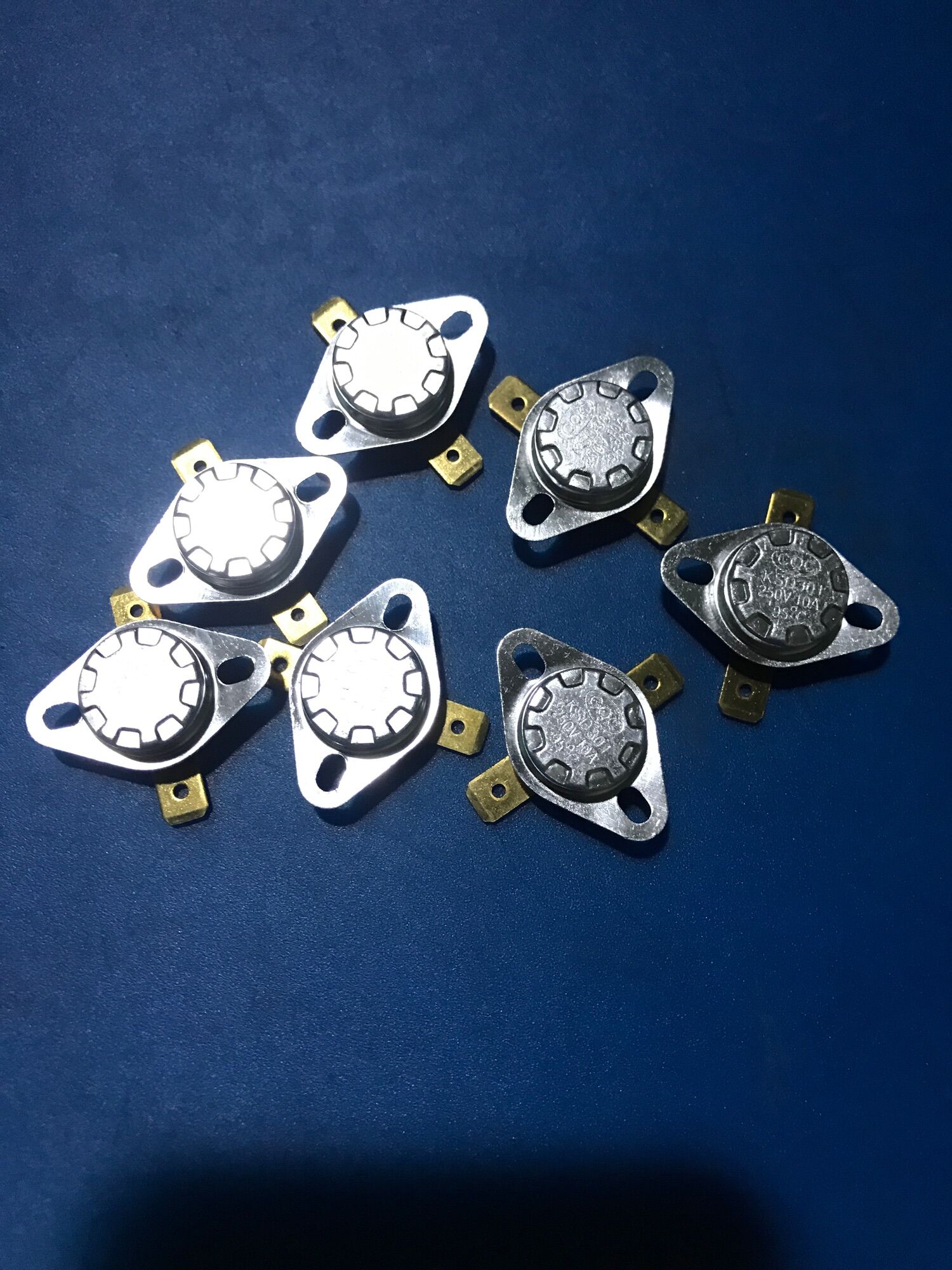 5 cái rơle 95-100 độ ấm điện (loại 1 sứ)