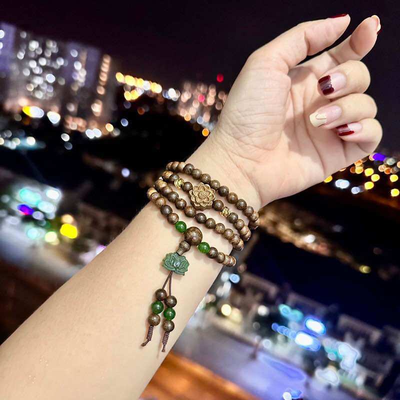 Chuỗi trầm hương quấn tay mix charm hoa sen trầm và hoa sen đá thanh lịch