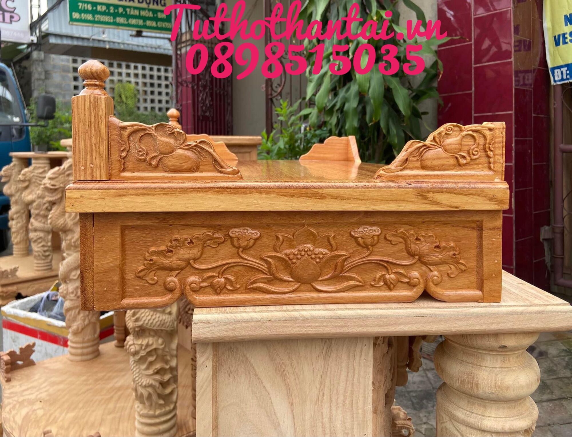 Bàn thờ treo tường chạm Hoa Sen 60CM - Gỗ Gõ Đỏ