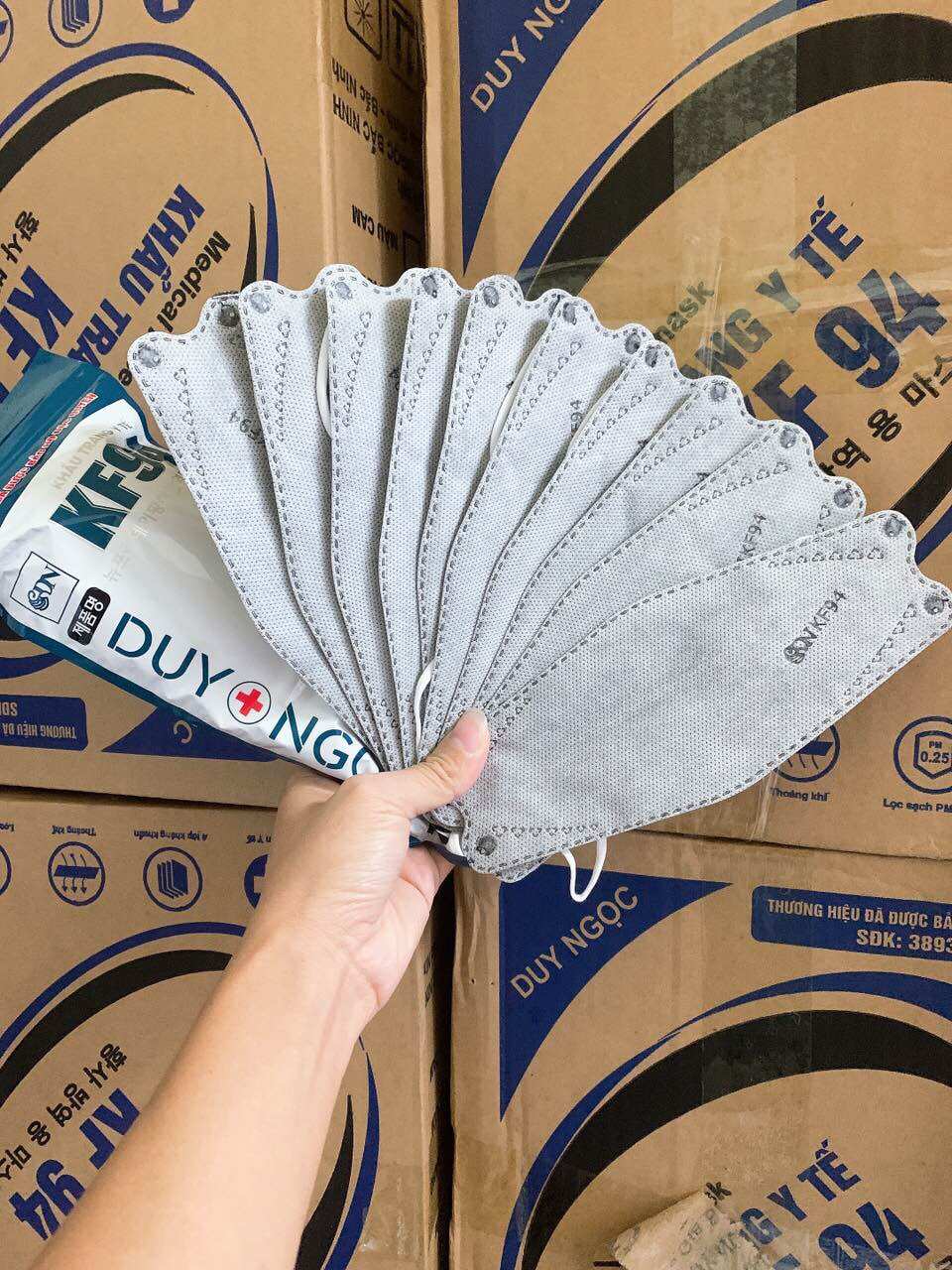 Thùng 300 cái khẩu trang kf94 Duy Ngọc
