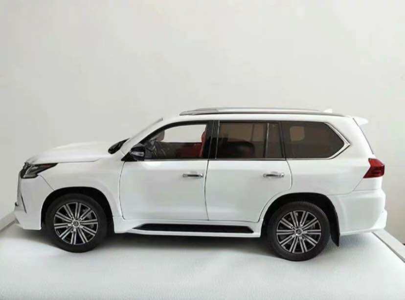 Mô hình xe Lexus LX570 SUPER SPORT TỶ LỆ 1:18 LCD