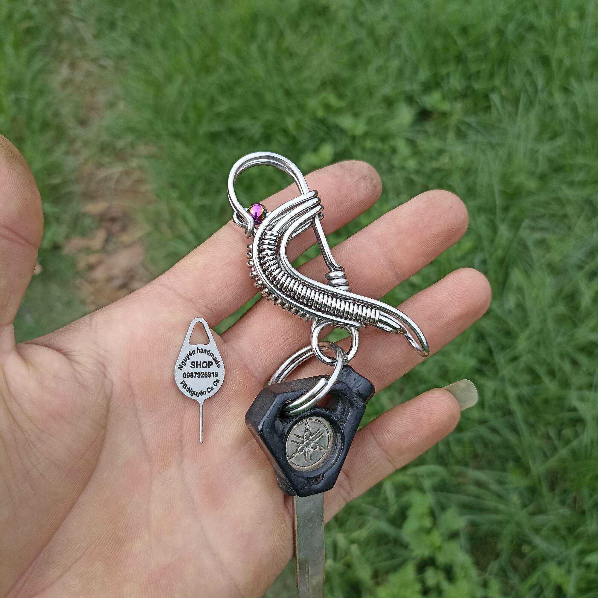 MÓC KHOÁ THỦ CÔNG,móc khoá chim bồ câu trắng,quà lưu niệm,móc chìa khoá xe,móc khoá,móc khoá oto,móc khoá đẹp phong thuỷ độc lạ.