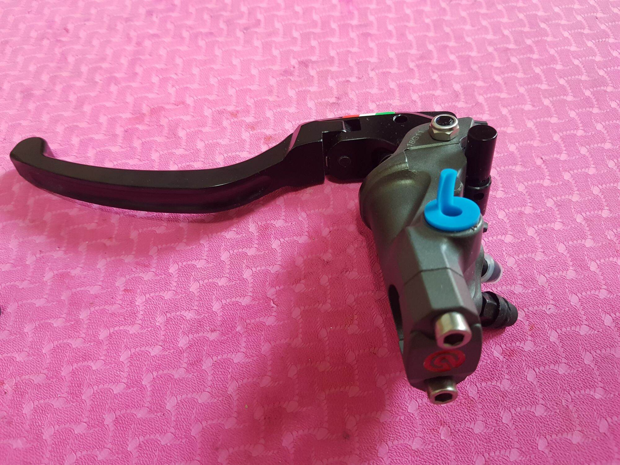 Cụm Tay Dầu Phải Mẫu Brembo