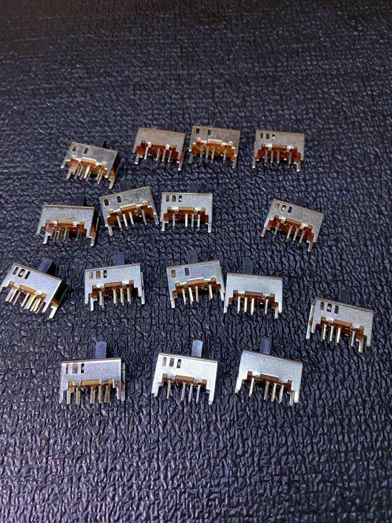 Công tắc 8 chân 3 nấc 1.6 x 1.1 cm cả chân (10 chiếc)