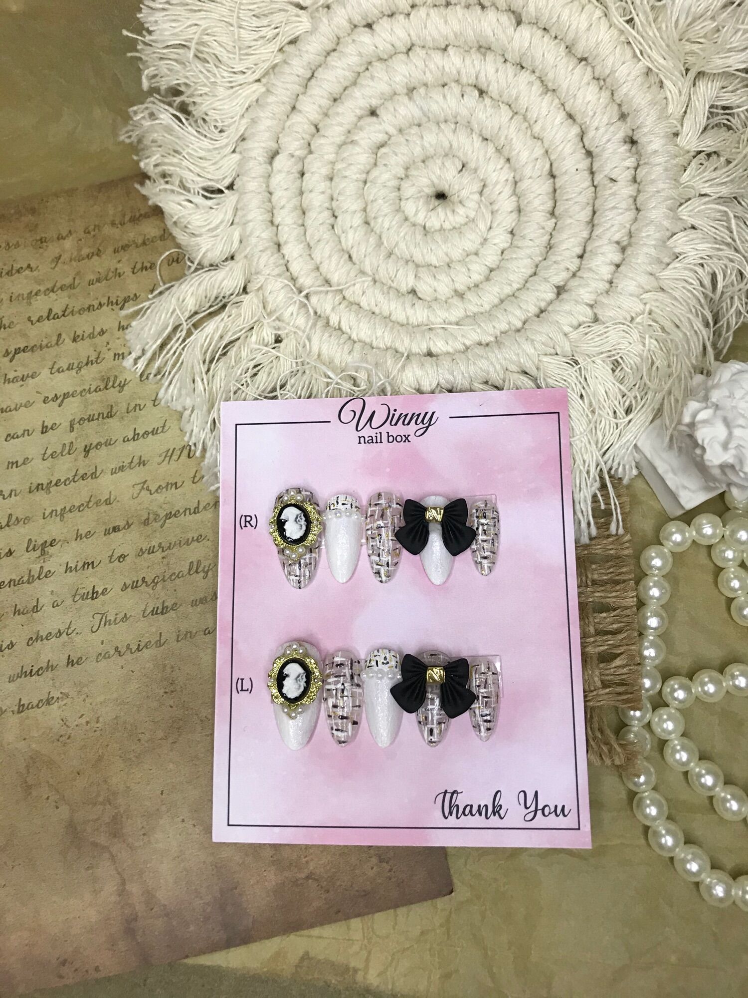 Nailbox móng up móng giả trắng đen cham thiên thần