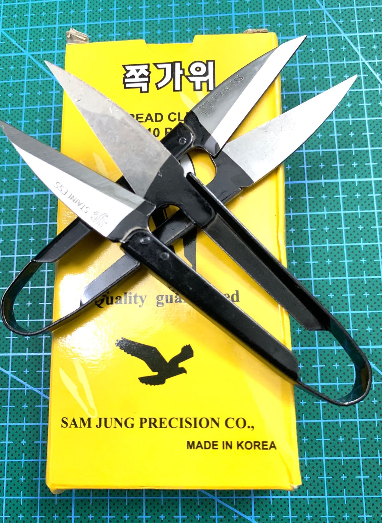 Kéo bấm chỉ loại tốt của Hàn Quốc, giá bán 1 cây nhé