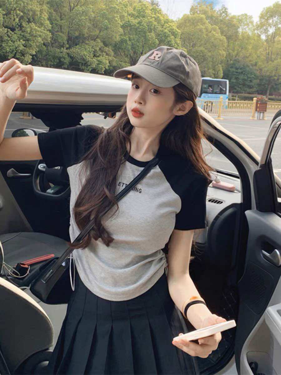 ÁO CROPTOP PHỐI TAY RÚT BÊN LETTERING