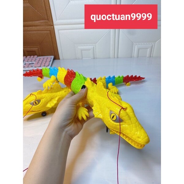Đồ chơi con thằn lằn biết bò có nhạc và đèn