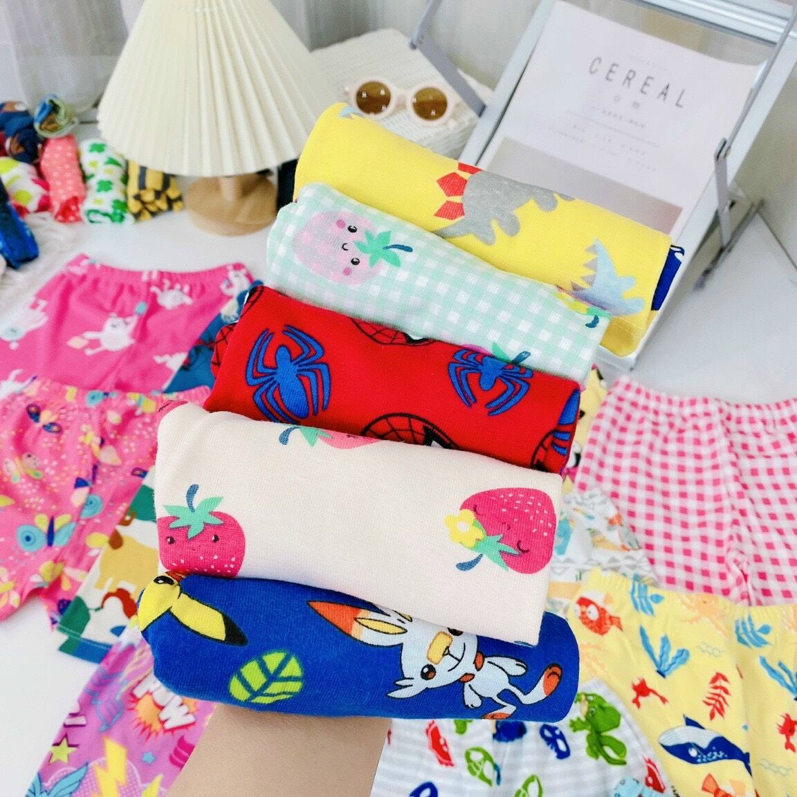 Quần chục bé gái xuất dư
