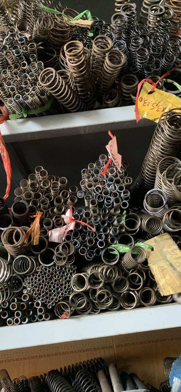 Lò xo nén phi 20 (ngoài 20mm sợi 2mm ;3mm dài 70mm)👋🏼👋🏼👋🏼