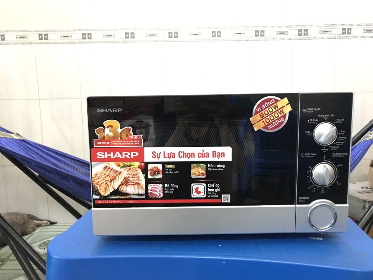Lò vi sóng có nướng sharp r-g302vn-s 23 lít trưng bày 98%