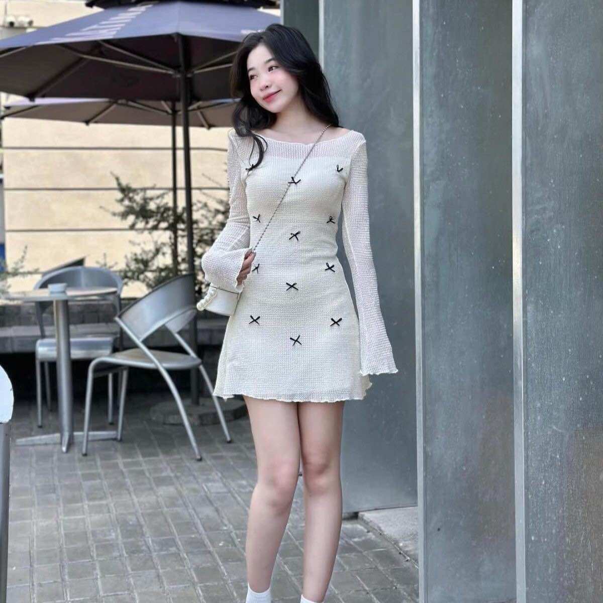 Đầm lưới chữ a tay loe đính nơ