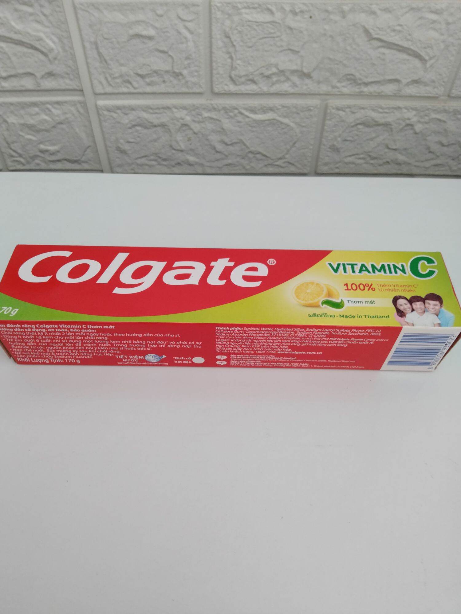 Kem đánh răng Colgate thơm mát Vitamin C 170g