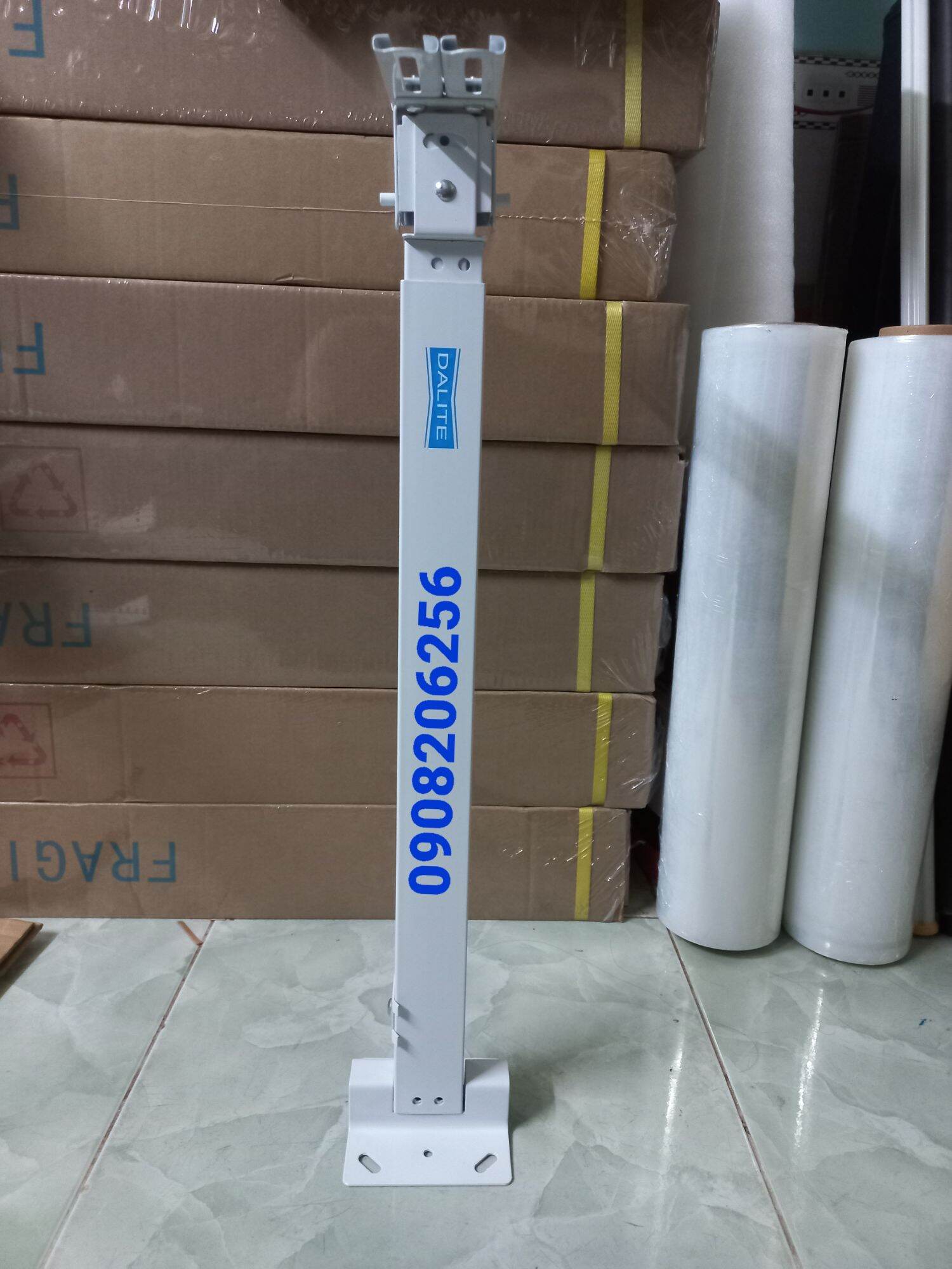 giá treo máy chiếu 1m1