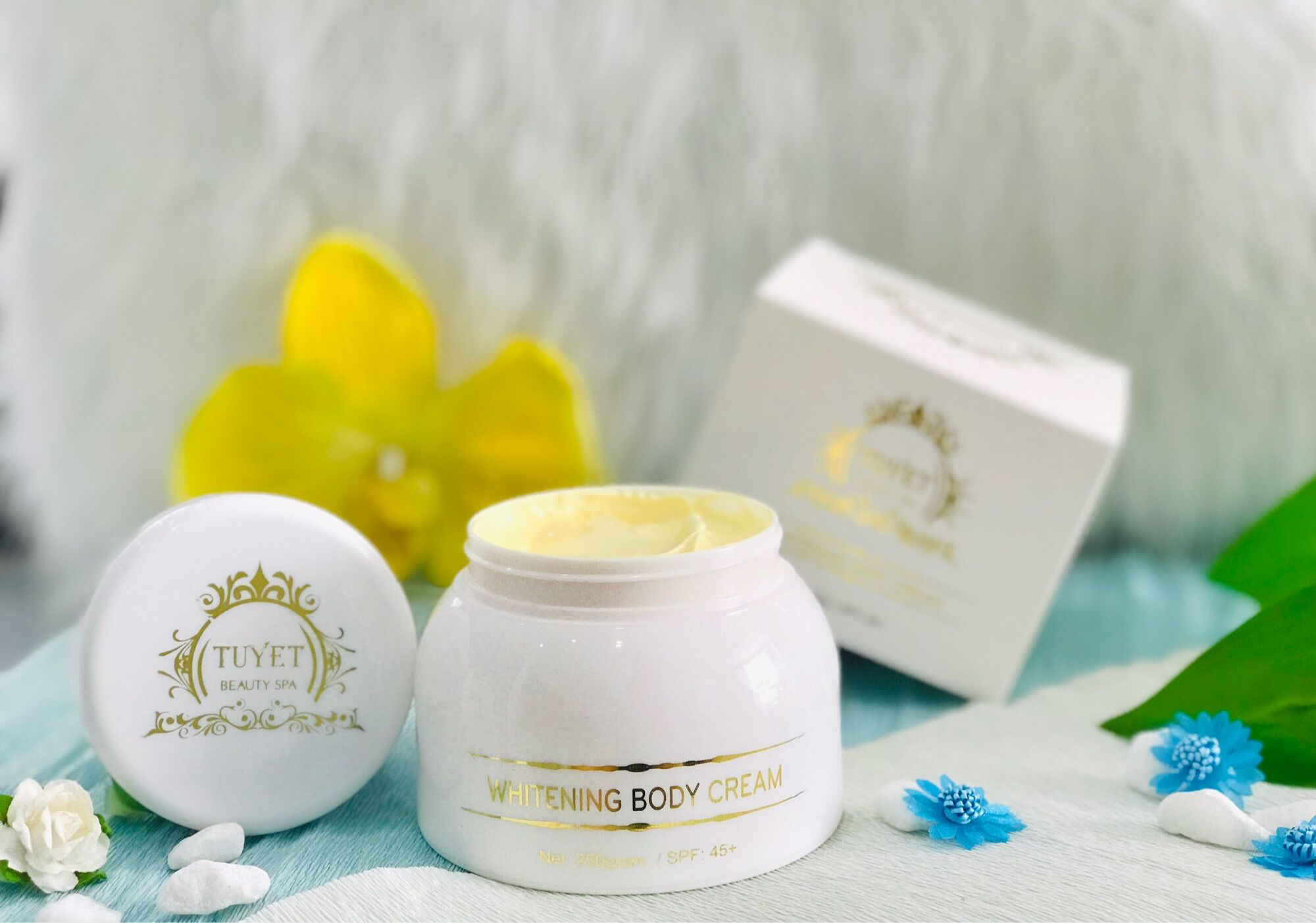 BODY TUYẾT BEAUTY SPA 250g  ( dưỡng trắng da toàn thân,cho làn da trắng như tuyết,lam mờ các vết thâm sạm)