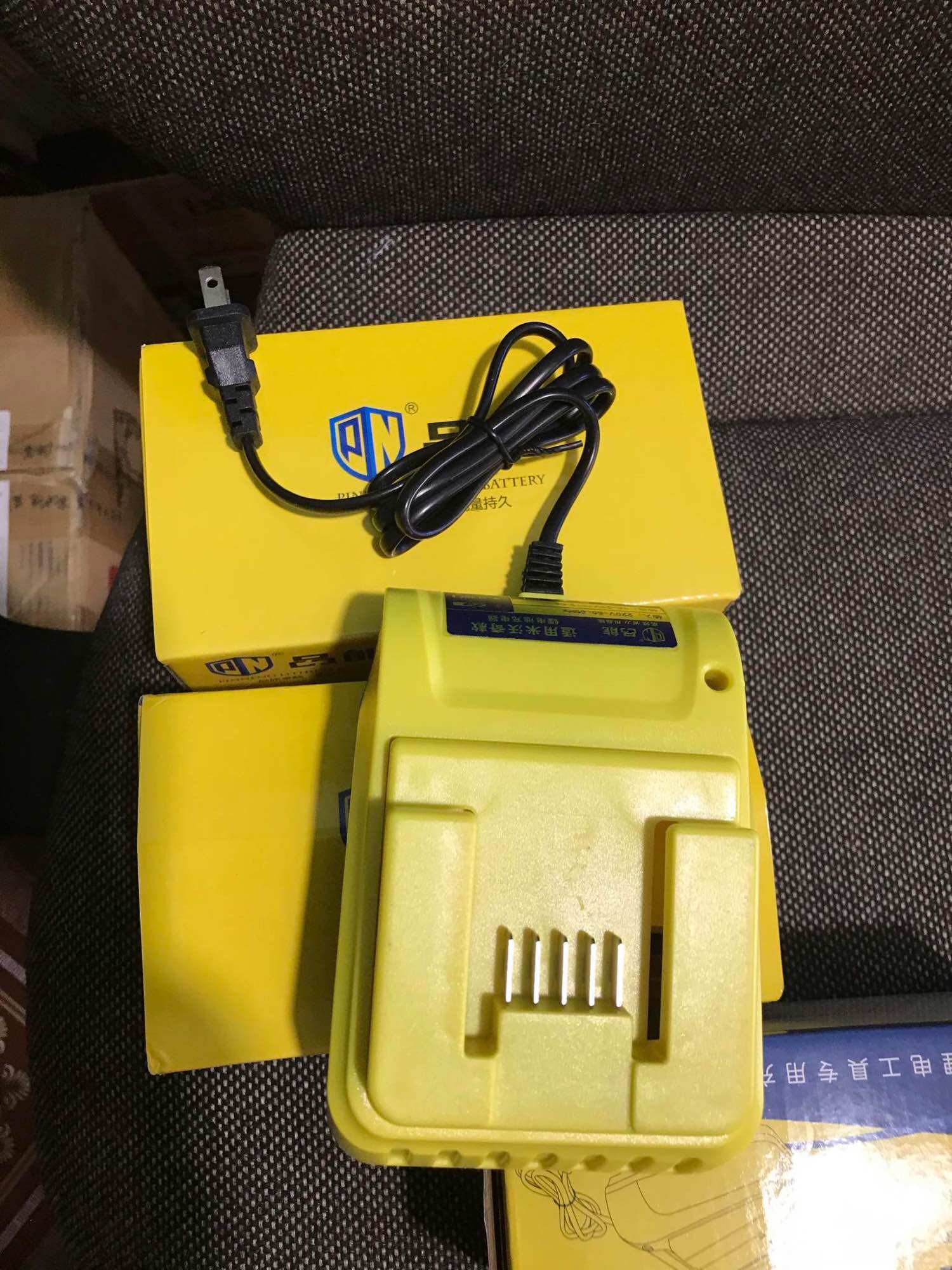 Đế sạc cho pin M18 Milwaukee