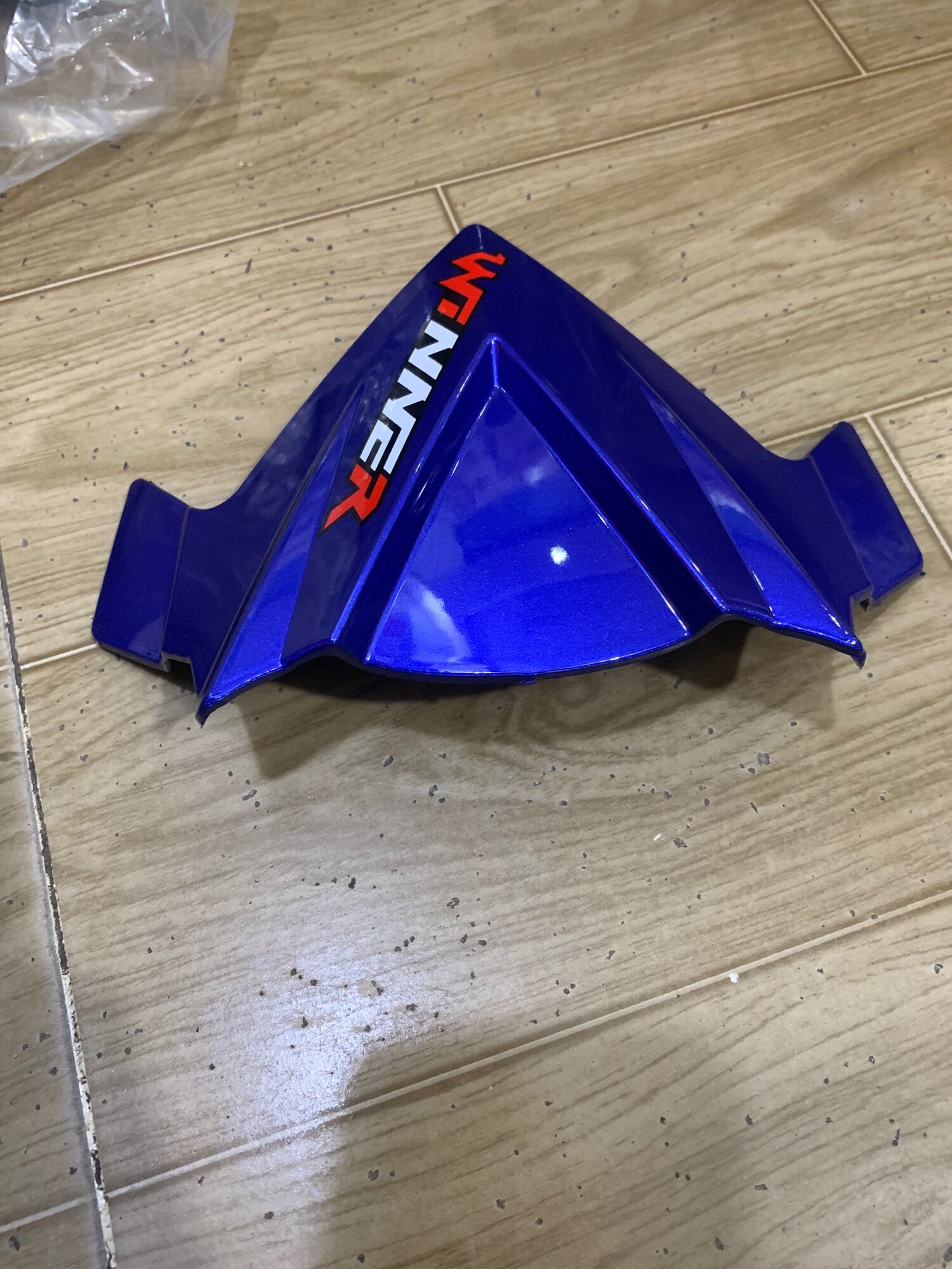Chắn gió xe winner v1 màu xanh đậm