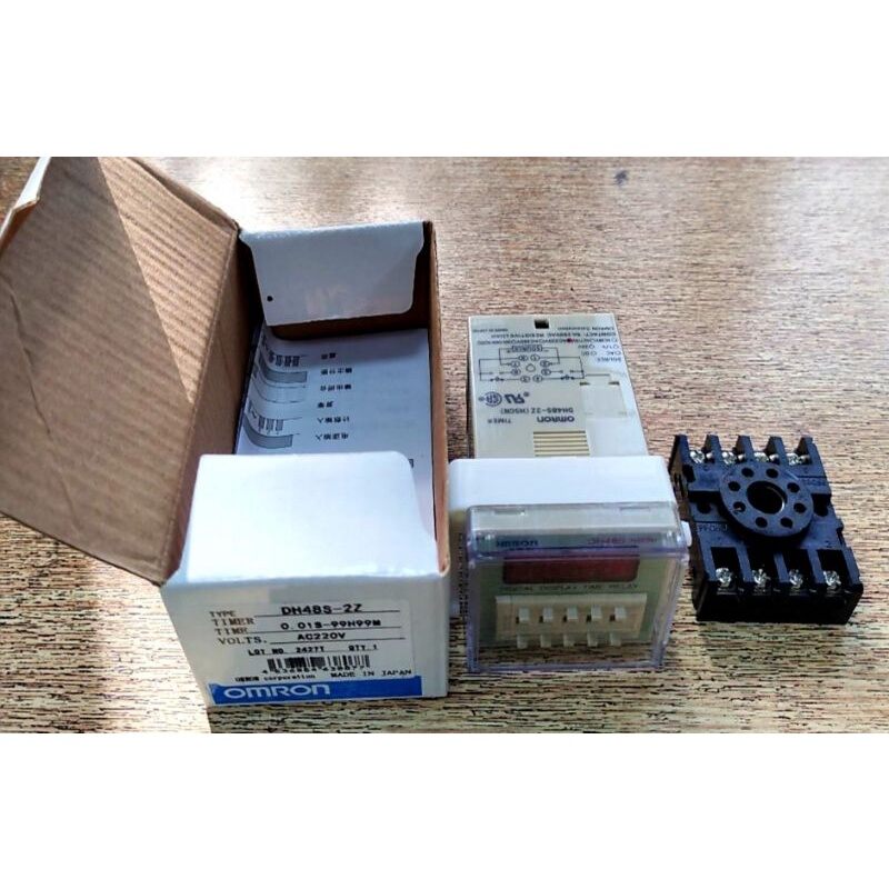 Timer điện tử role thời gian Omron DH48S-2Z 220V 24V kèm đế