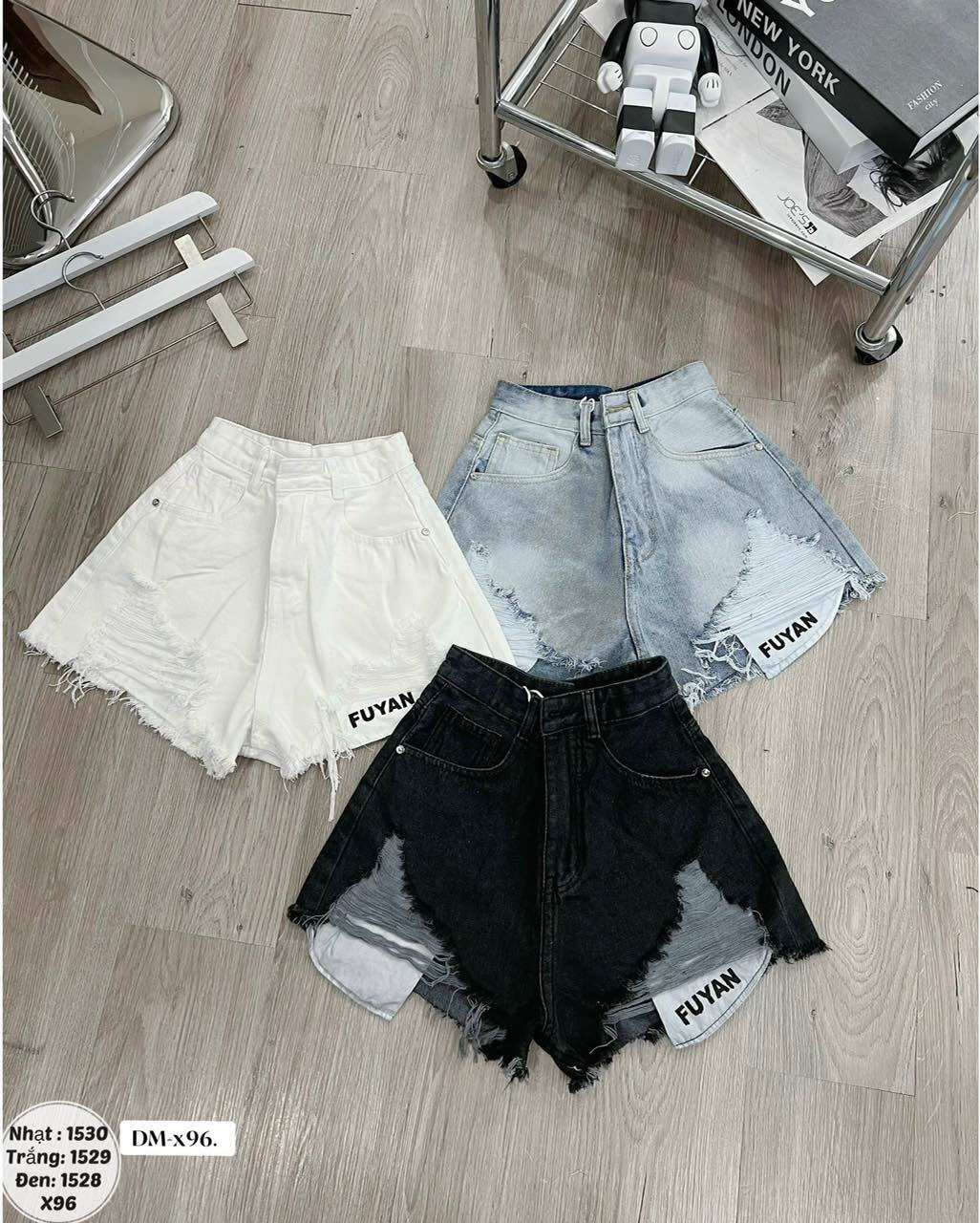 Quần short jean rách lưng cao lộ túi cá tính
