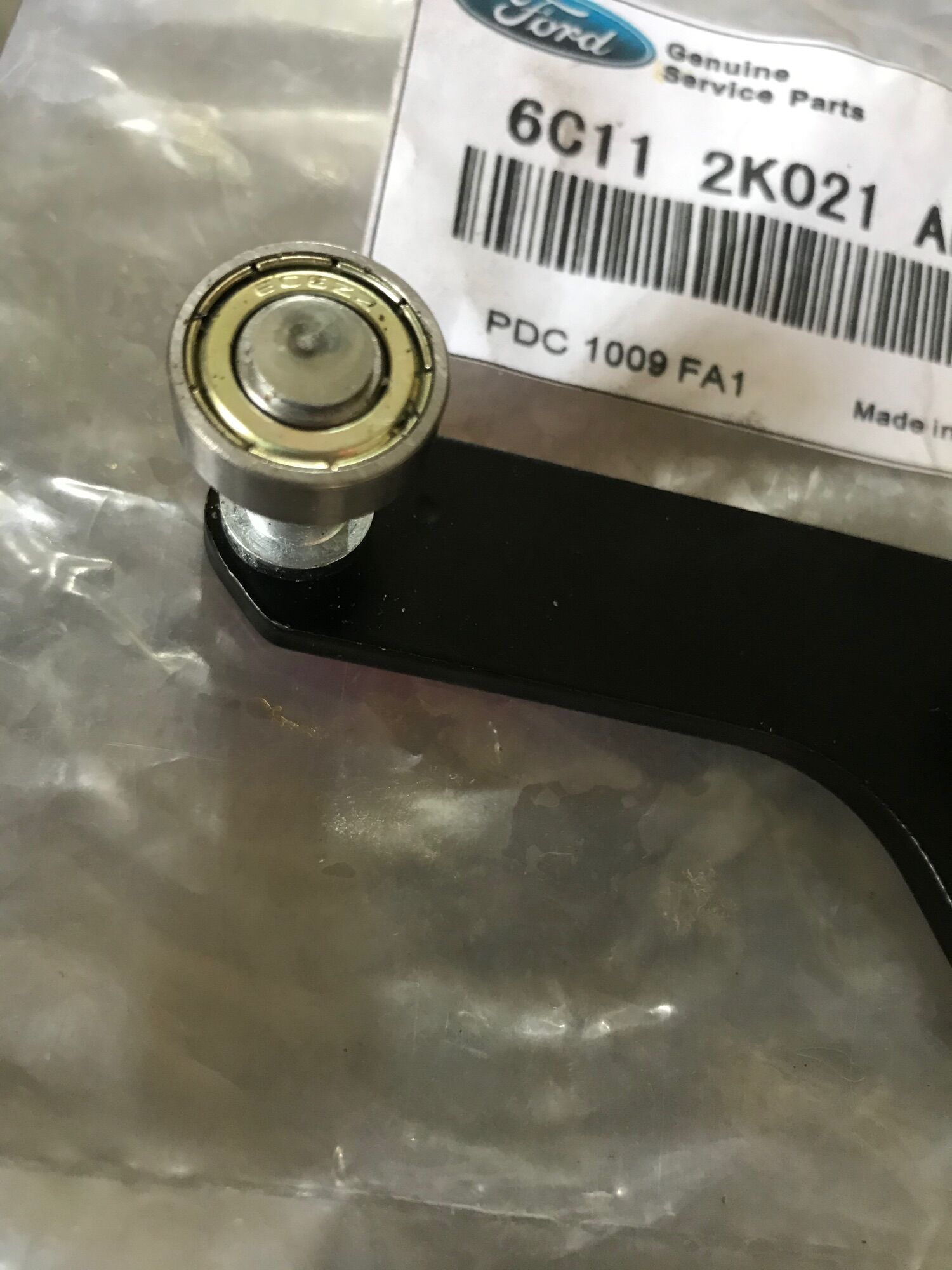 Bát Bạc Đạn (Bi Trượt) Cửa Lùa Ford Transit (Dưới)
