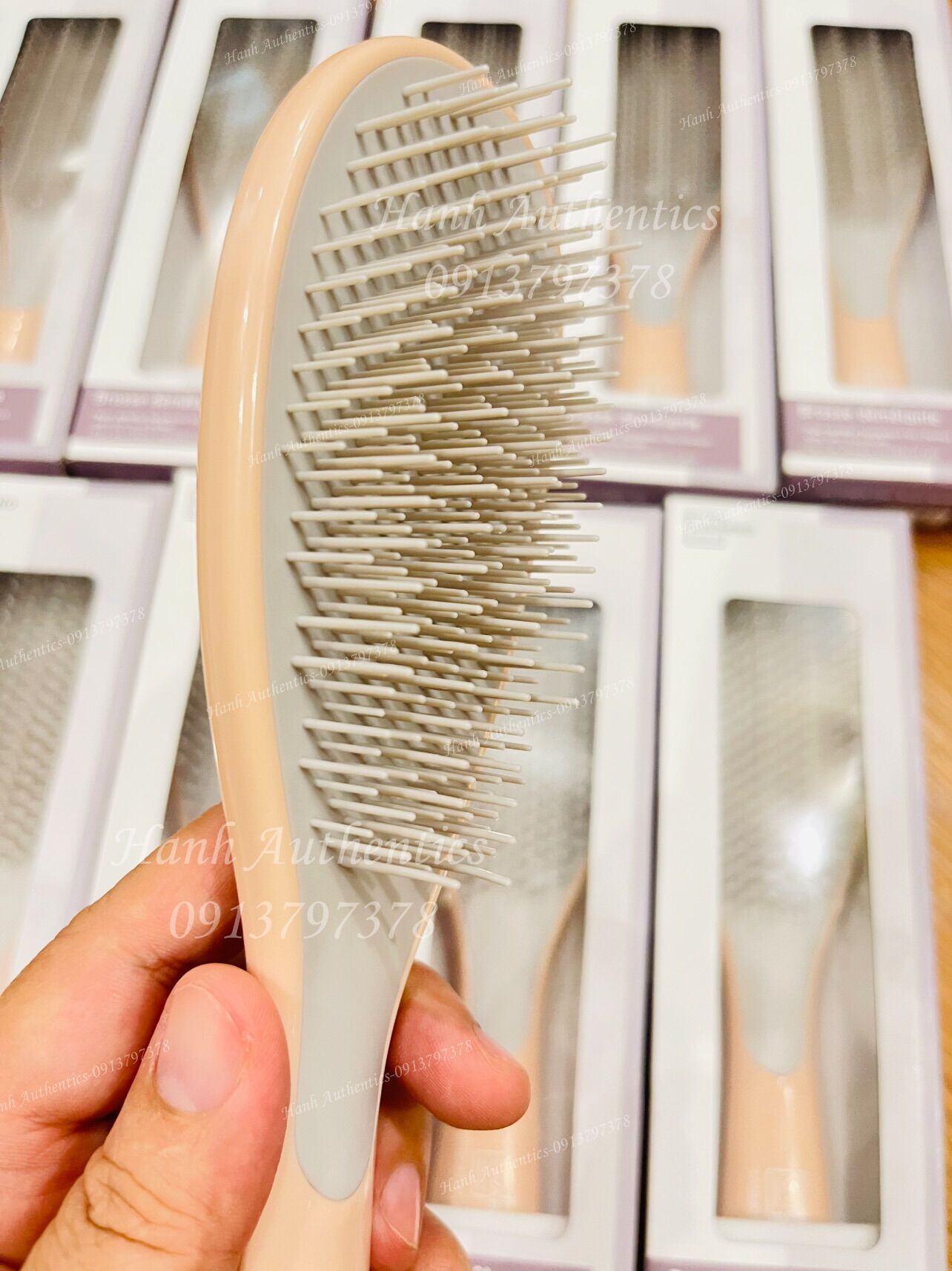 Lược gỡ rối Livarno nội địa Pháp ( Màu Kem )