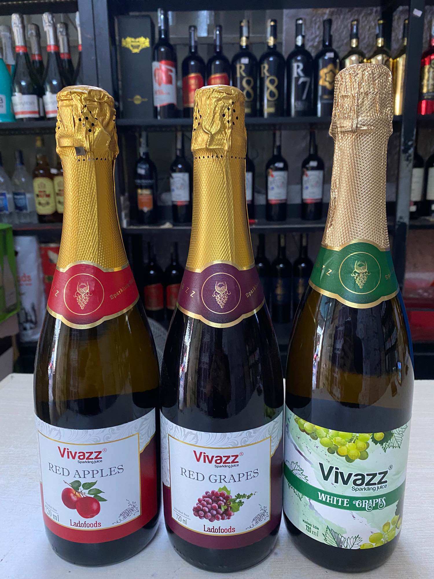 Combo 3 chai nước trái cây đà lạt vivazz 720ml- nho đỏ, nho xanh, táo đỏ