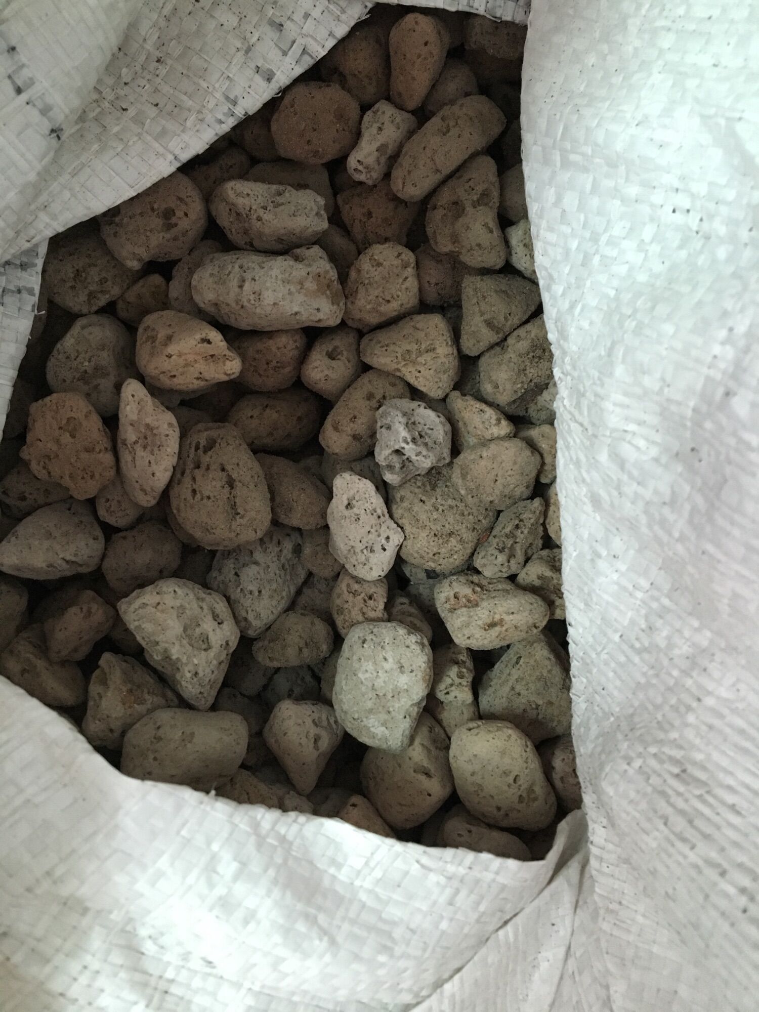 Đá nhẹ pumice Indonesia- 1 kg