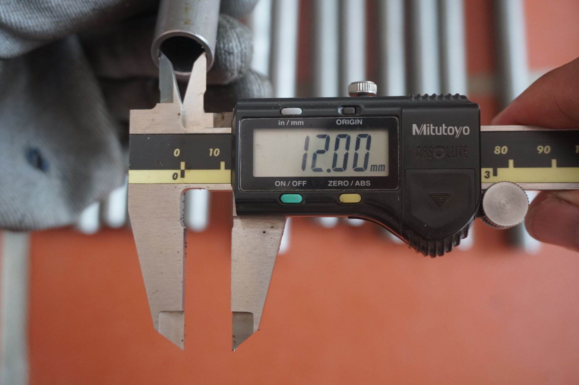 Thanh thép f16 lỗ trong 12mm