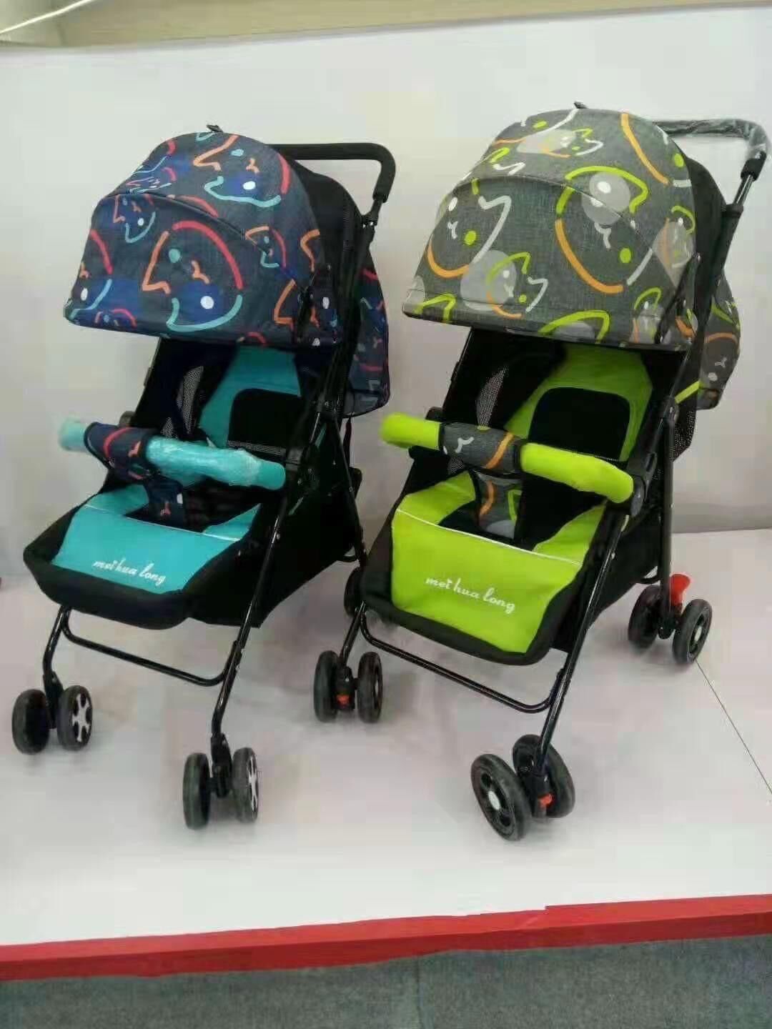 Xe đẩy gấp gọn có mái che để bé nằm tiện lợi